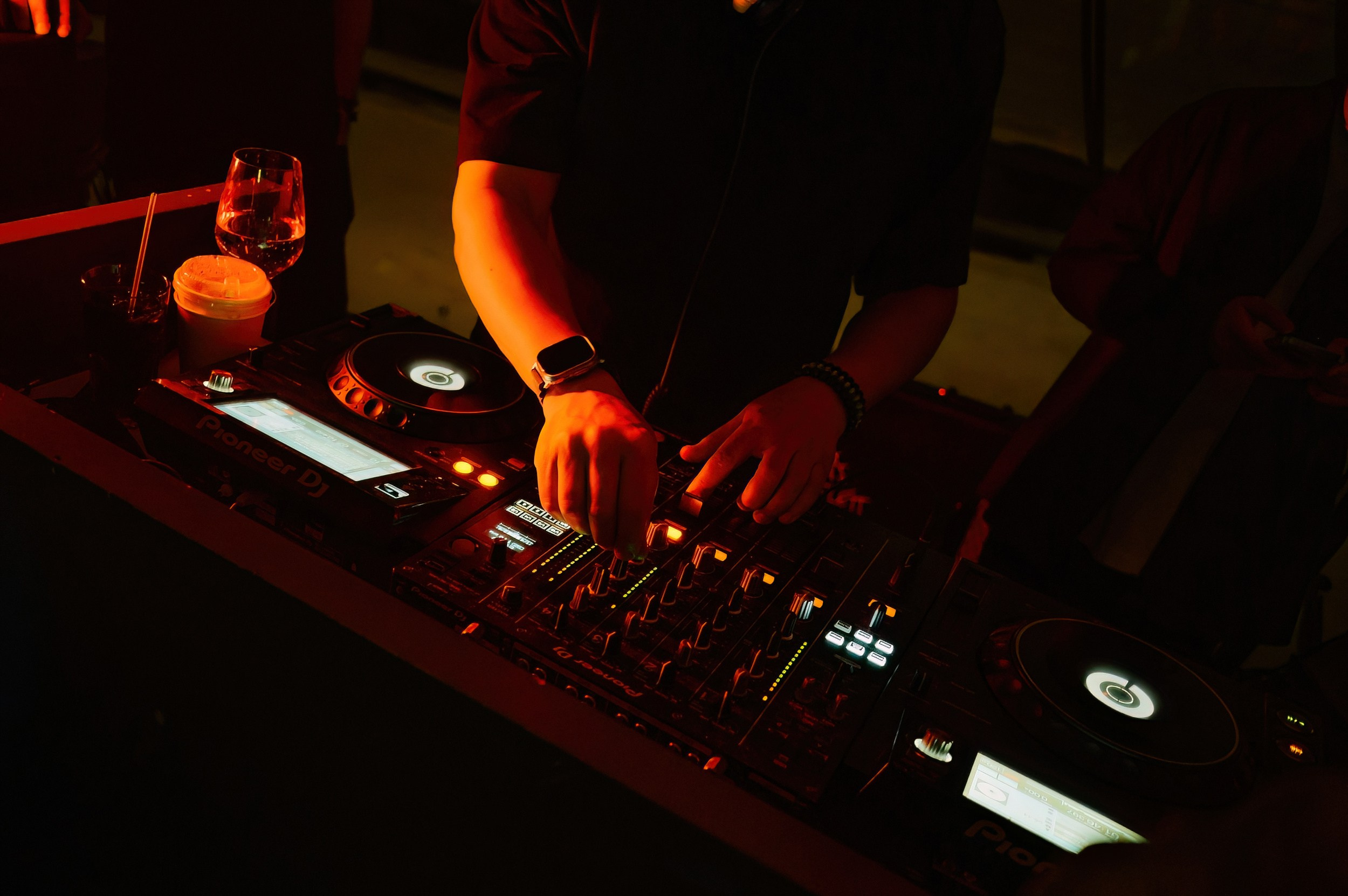 День Рождения DJ Андрей Вакуленко в Магадан. Коммерческий фотограф в Санкт-Петербурге Анна Кобзарь