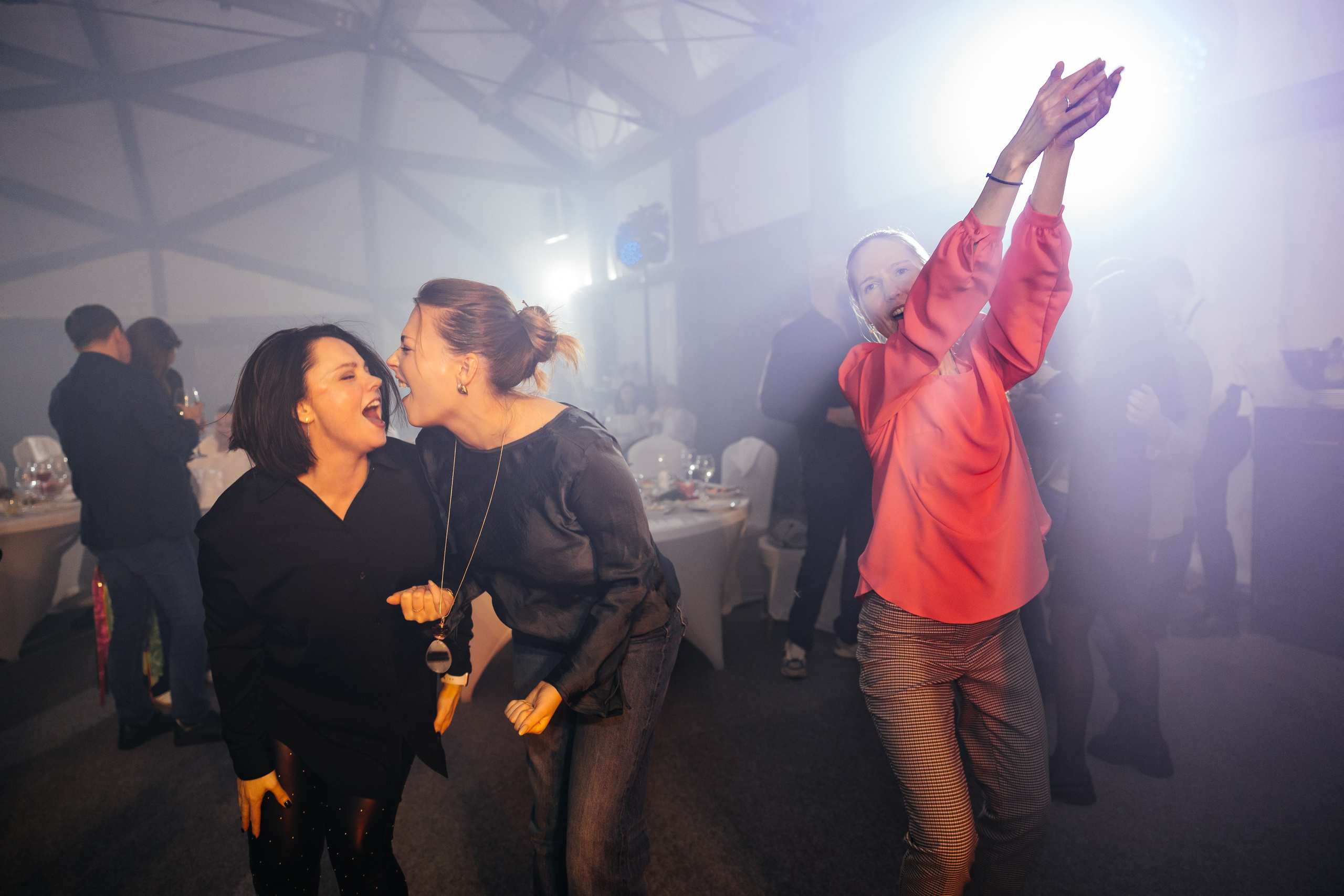 Снимал репортаж для «Газпром нефть», Газстройпром, Росатом, ОЗОН, Мегафон, ВТБ, Т-Банк, Unilever, Материа Медика Холдинг. Фотограф Serg-Epic — Сергей Клепиков