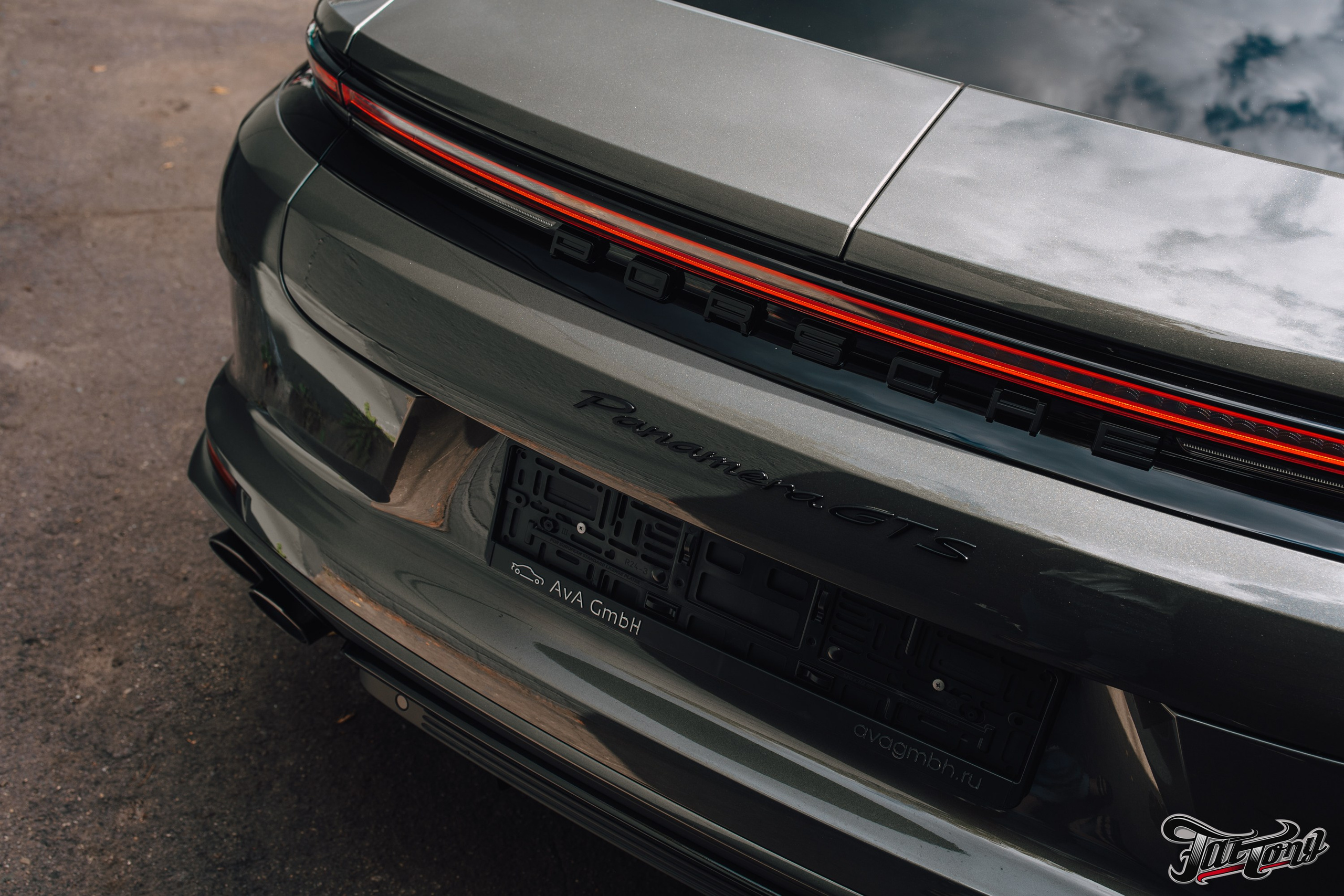 Porsche Panamera GTS оклейка глянецевый полиуретан. DeLorein