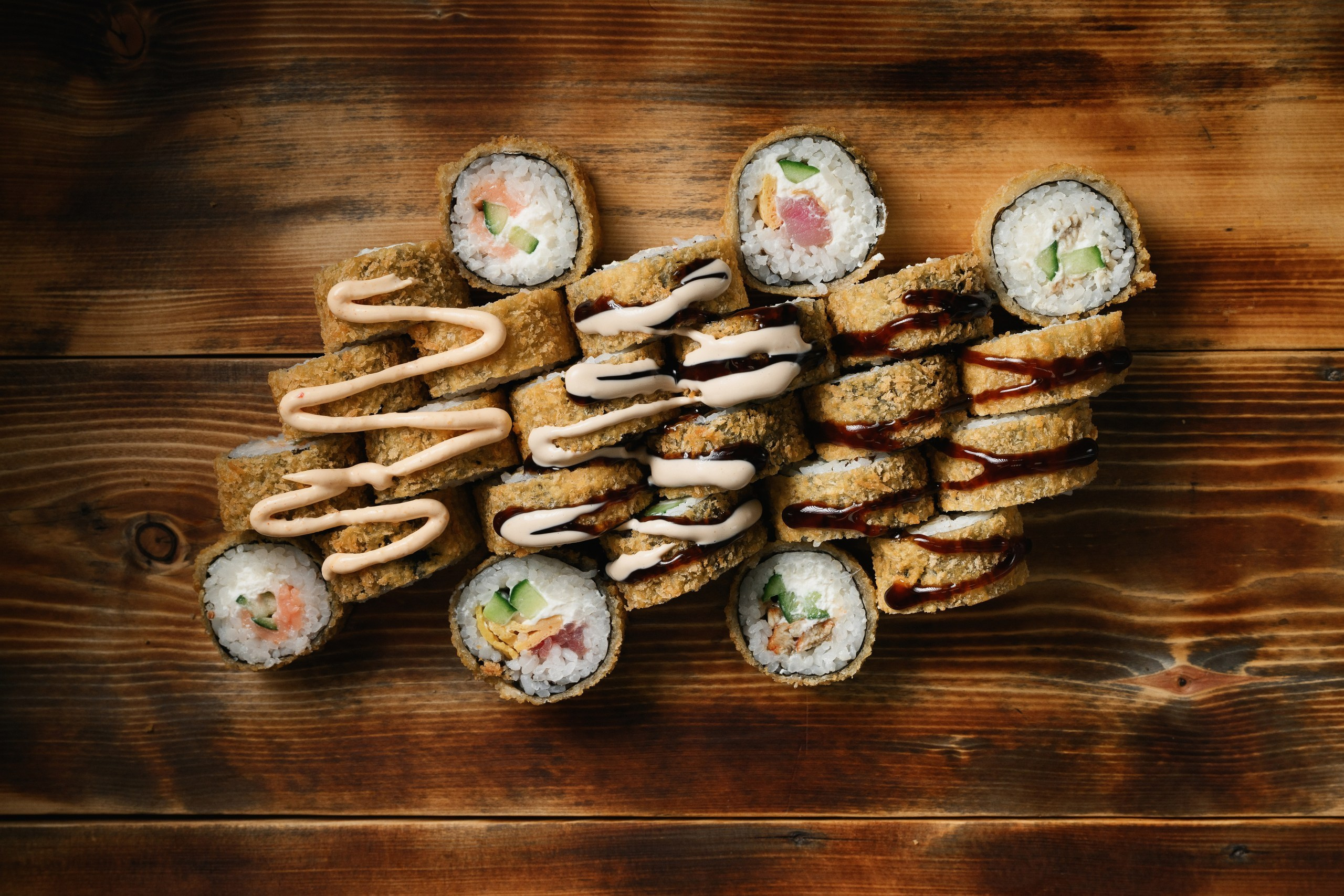 Фуд-съемка в Петропавловске-Камчатском. Фотосессия блюд и еды для кафе в Петропавловске-Камчатском. Предметная съемка меню в студии Петропавловска-Камчатского. Красивые кадры роллов, пиццы и десертов в Петропавловске-Камчатском. Фуд-фотосъемка цена в Петропавловске-Камчатском.