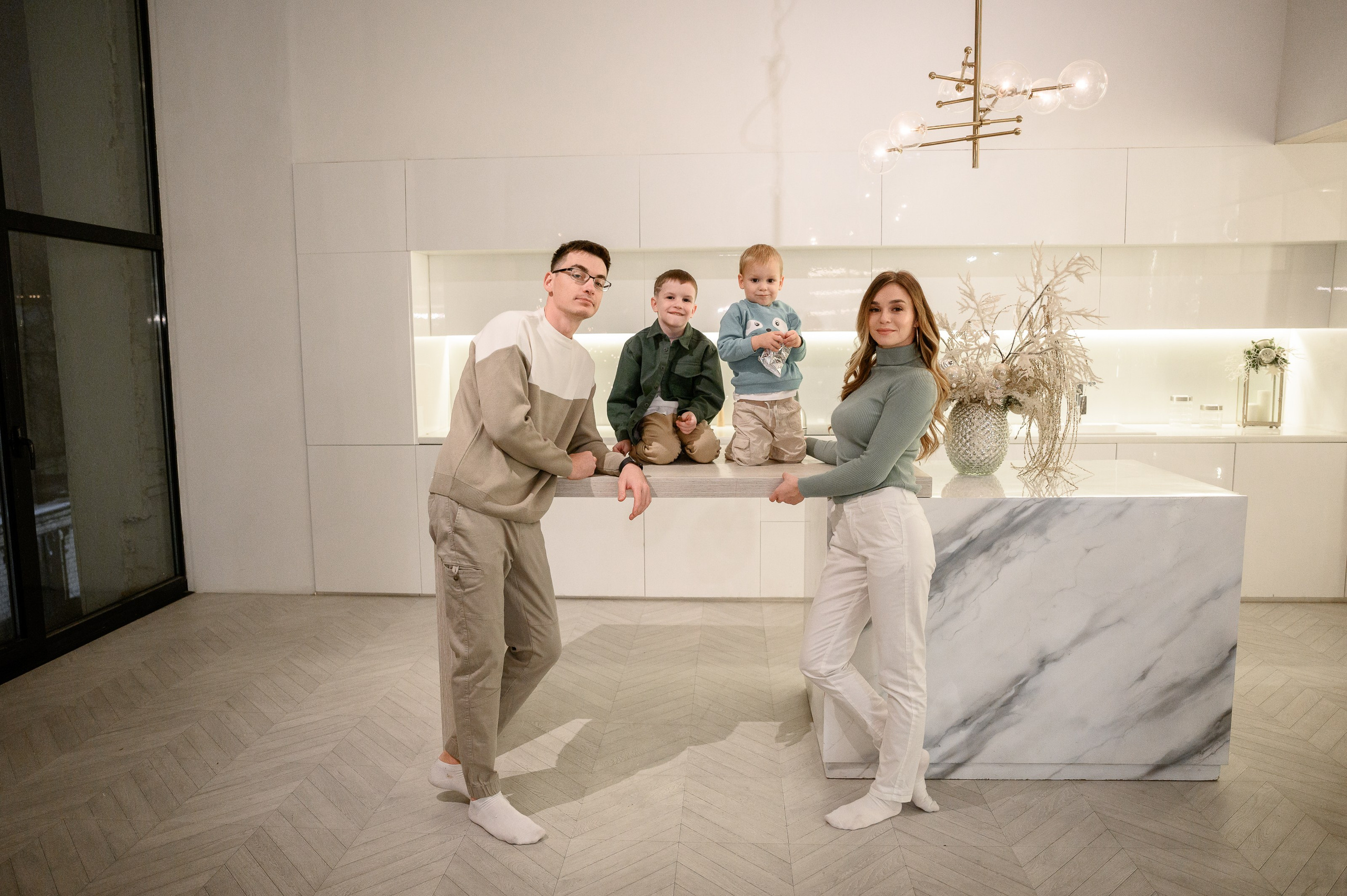 Семейная новогодняя фотосессия в фотостудии Мимика, зал Мия. Semerlina.ru