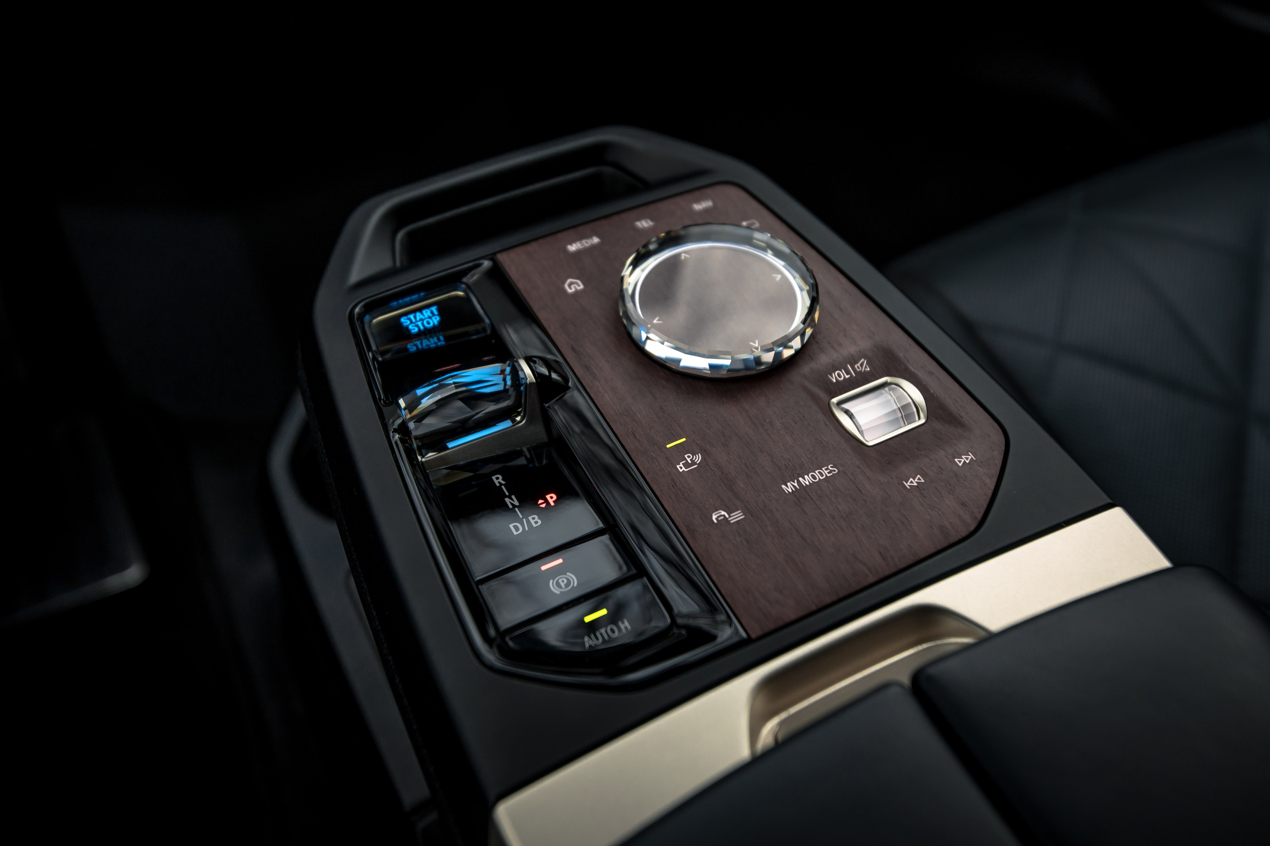 BMW iX. Автомобильный фотограф в Москве Андрей Емельянов