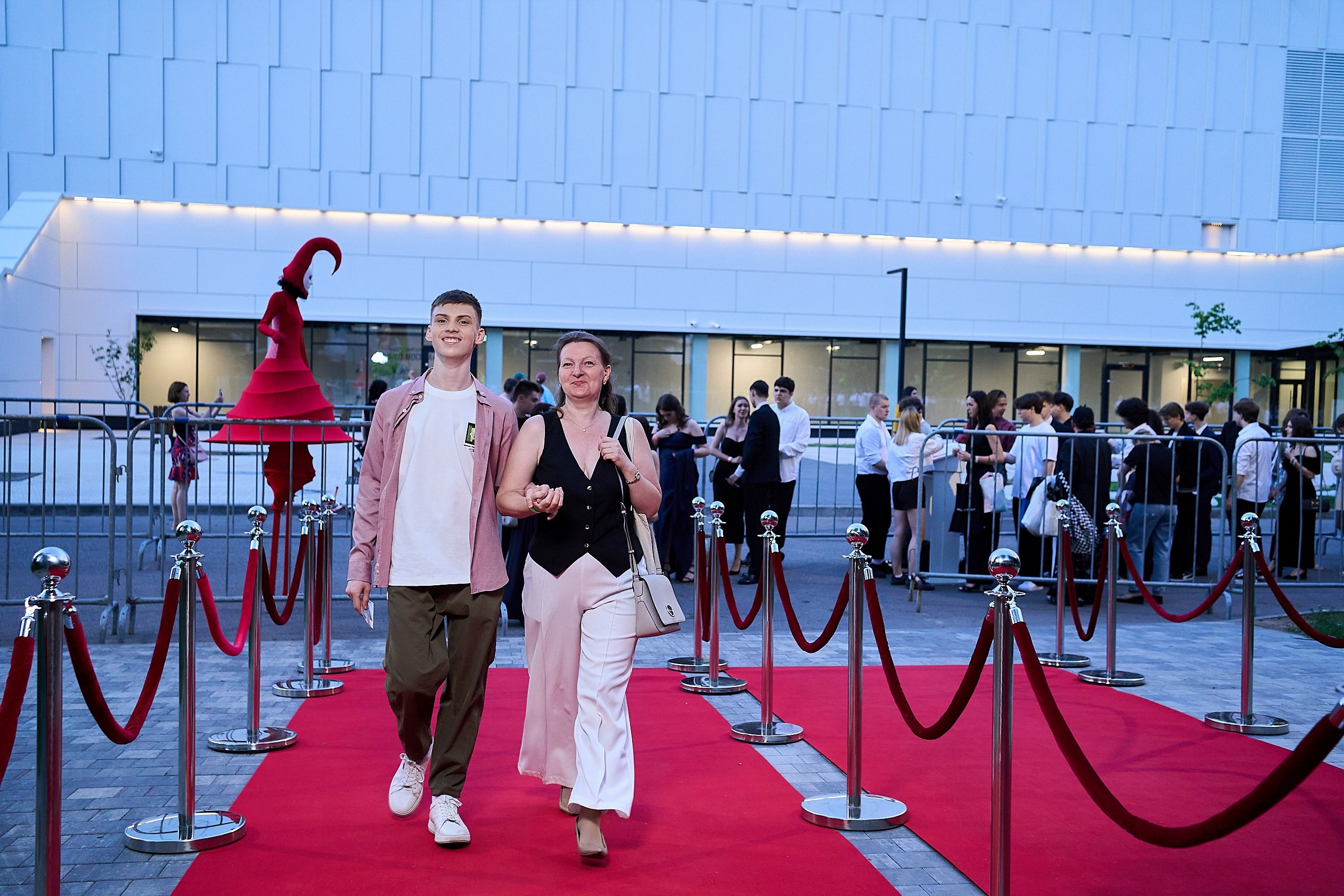 Выпускной 2024 концертный зал Академия ВТБ. Фотограф и Видеограф в Москве. Олег Корушев