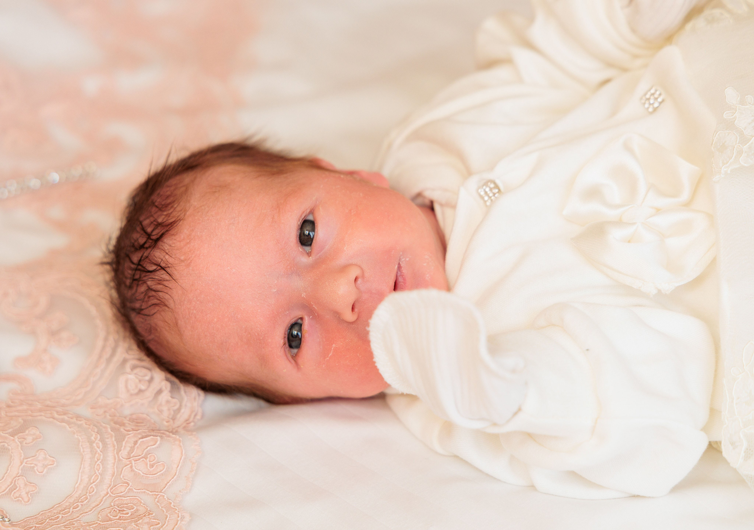 Фотограф Пятигорск: съемка торжественной выписки из роддома.