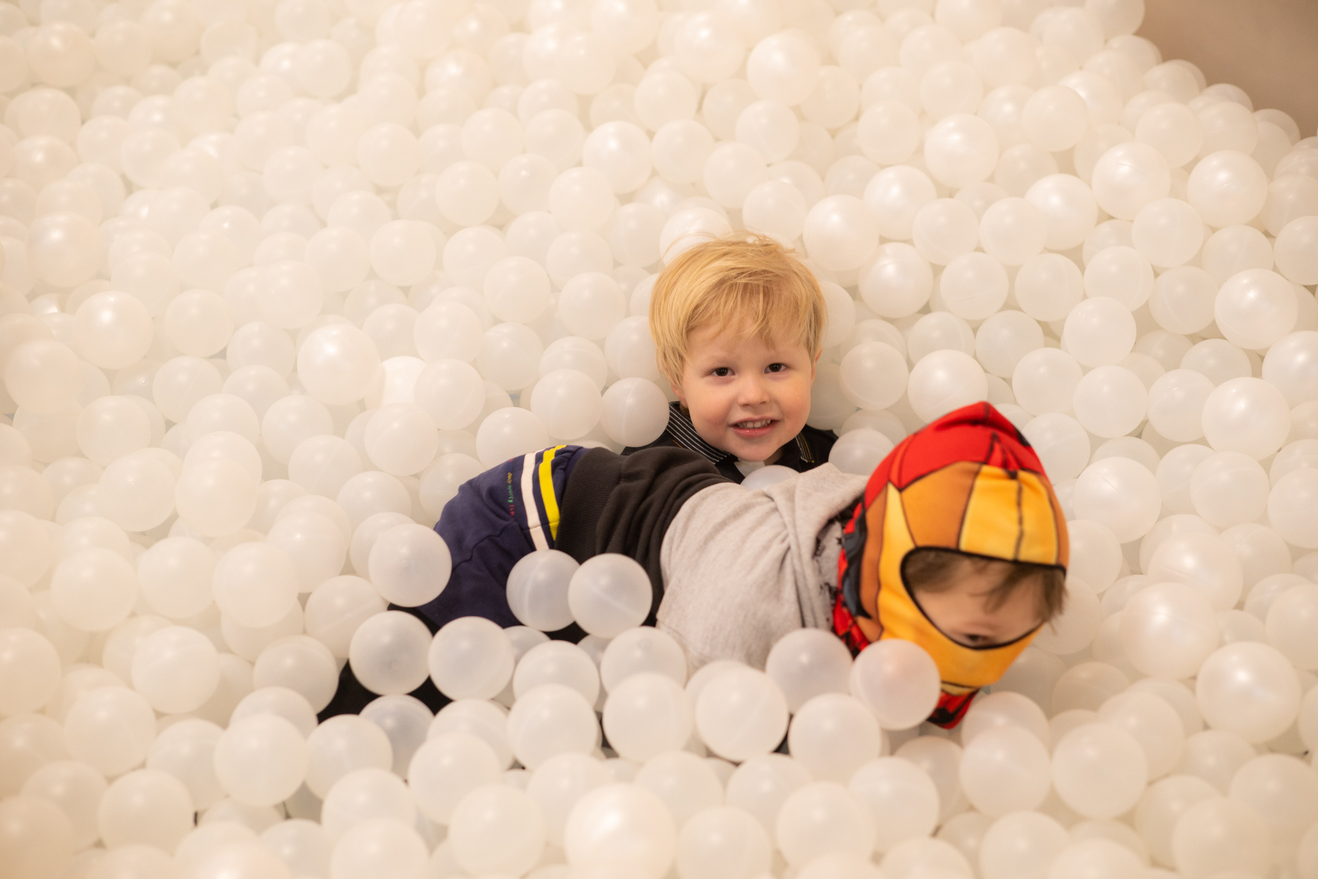 Kids celebrating. Фотограф Прага | Photographer Prague| Фотограф в Праге Яра Куркус