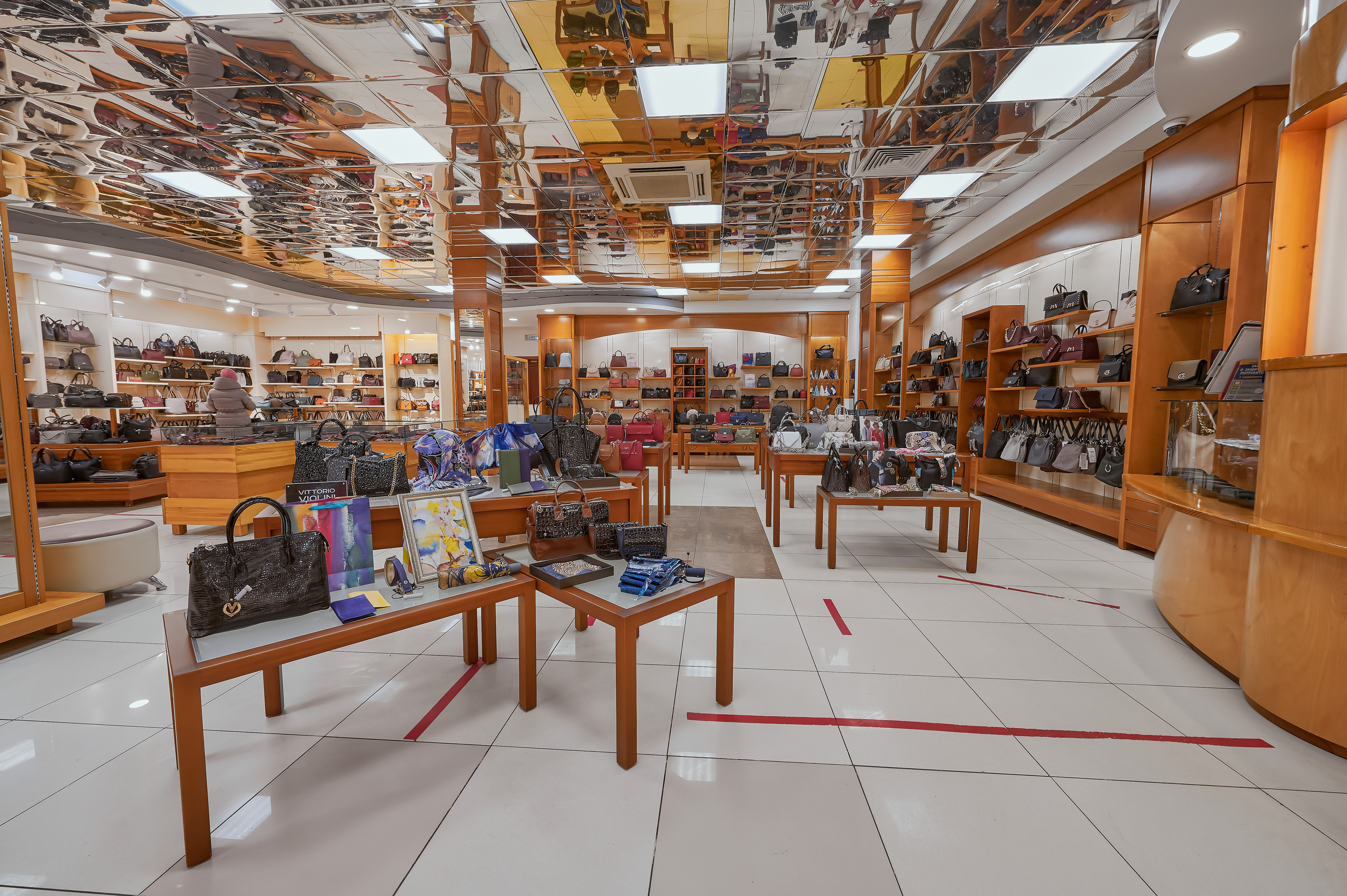 Портфолио по интерьерной и экстерьерной фотосъёмки: Мир Сумок — Правый берег. Фотограф Яковлев Роман — Красноярск