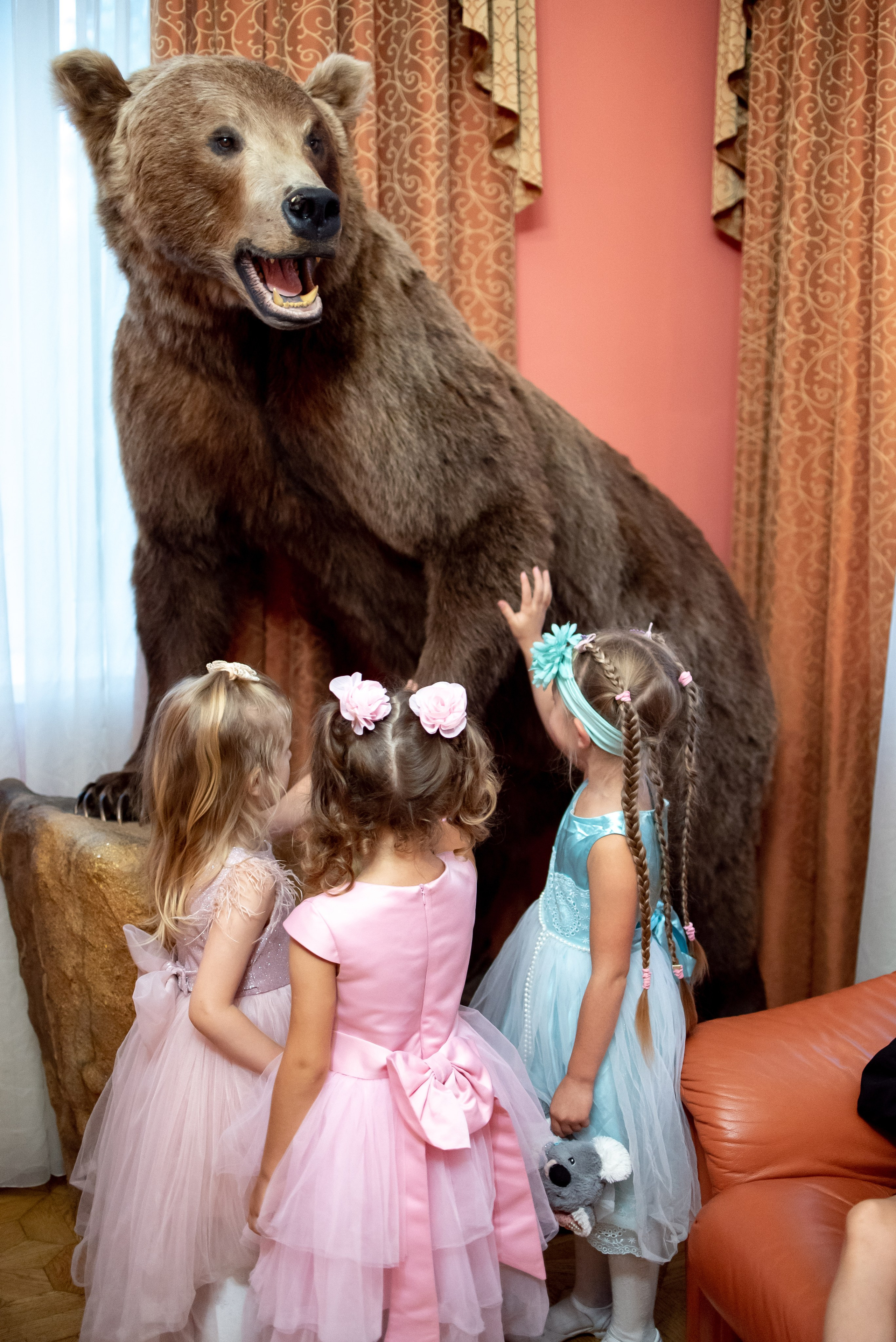 Камерная загородная свадьба в коттедже. Анастасия Петрович фотограф, фотокорреспондент в Москве и Санкт-Петербурге. Фотосъёмка репортажа, мероприятия, корпоративная съёмка, контент