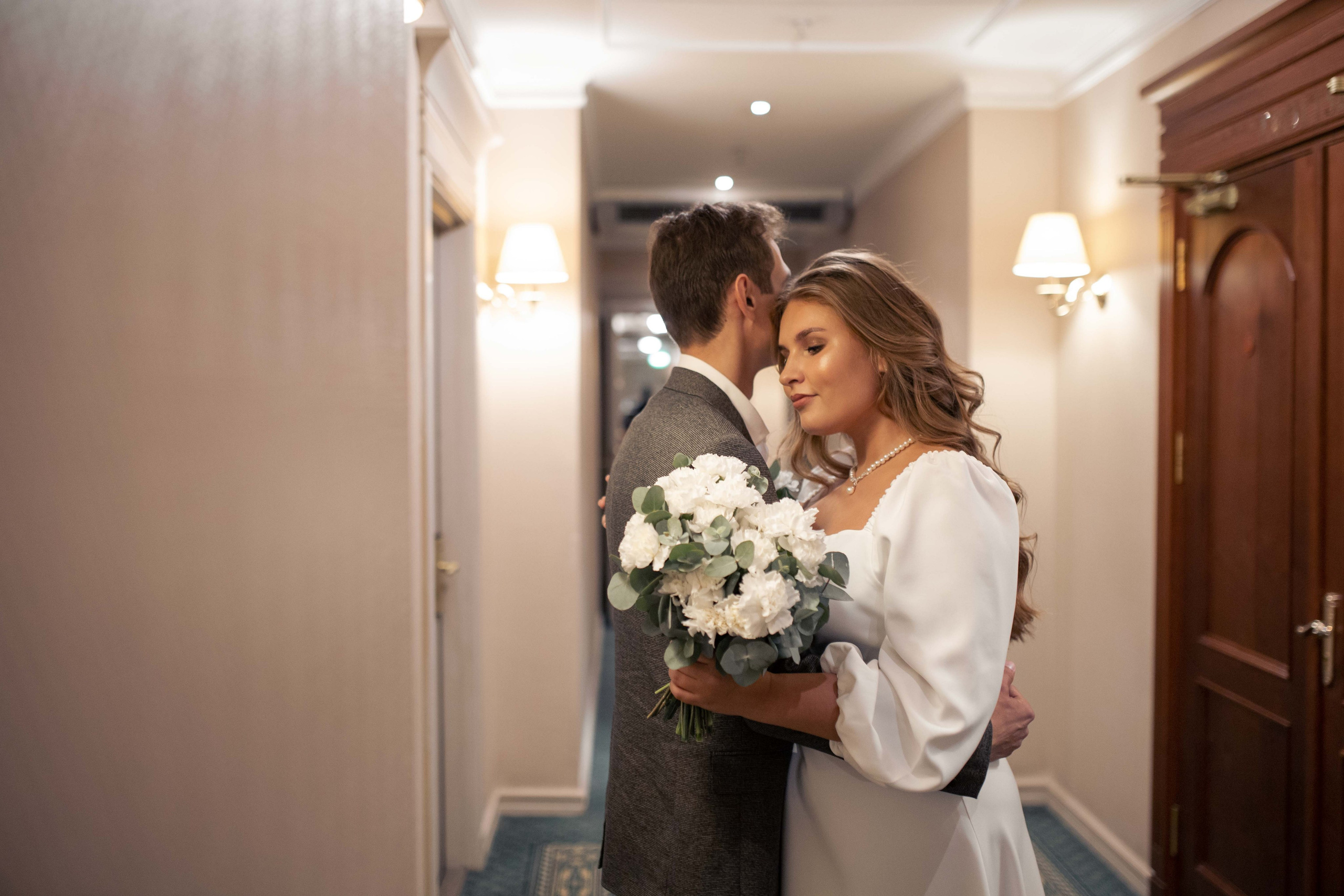 Свадебная фотосессия в Москве в отеле. Фотограф Валерия Горбунова Подольск Бутово Видное Щербинка