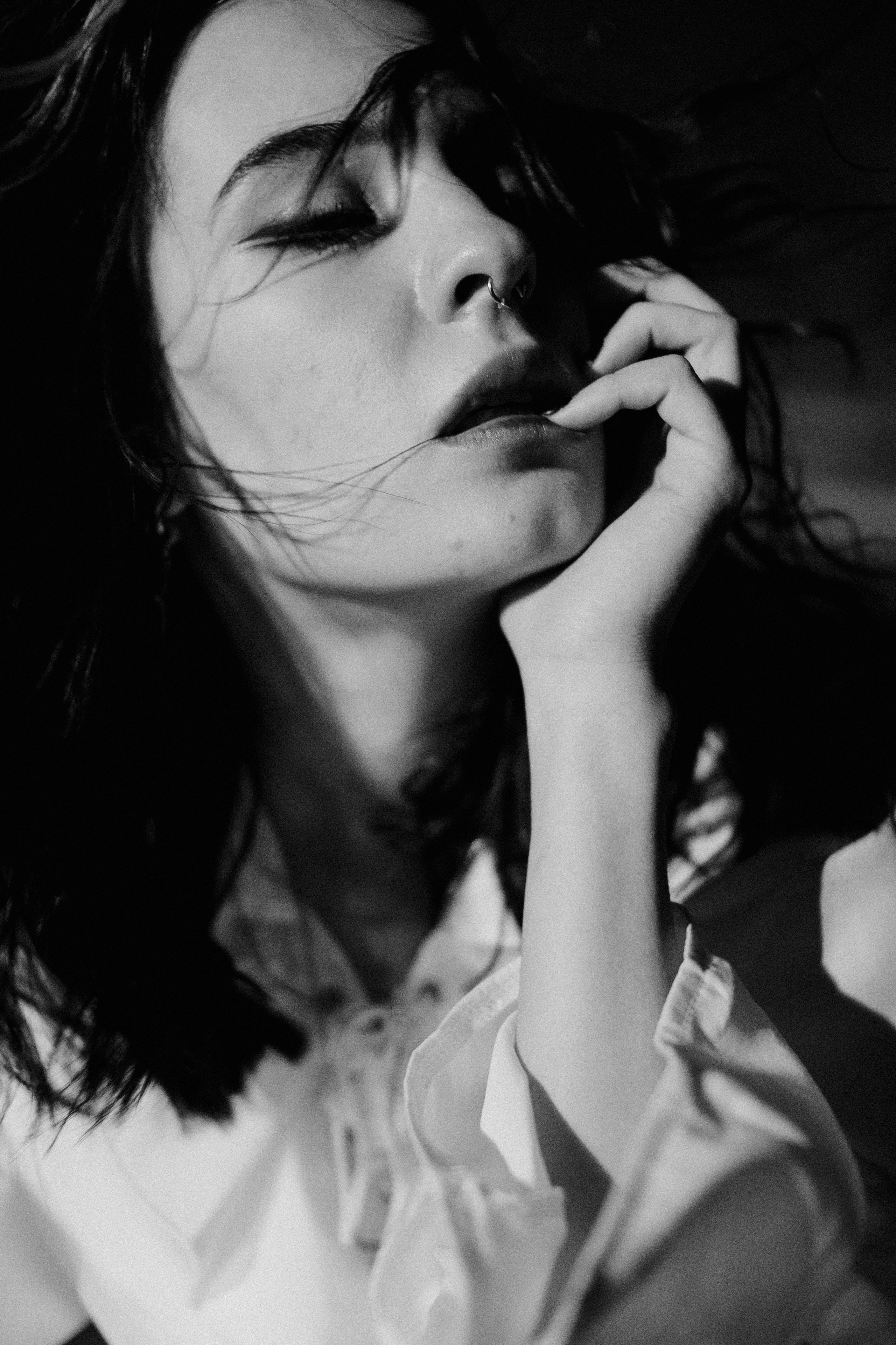 Съёмка у моря с оленьими рогами