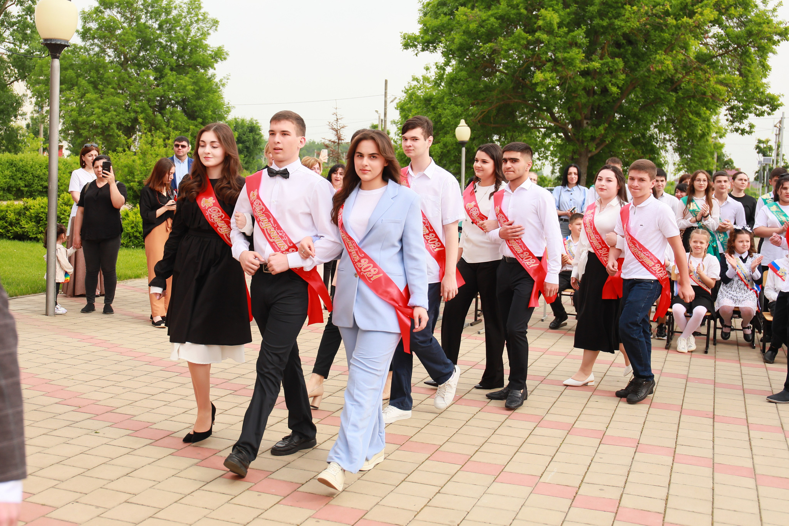 Последний звонок (Школа 2). Детский семейный фотограф Краснодар