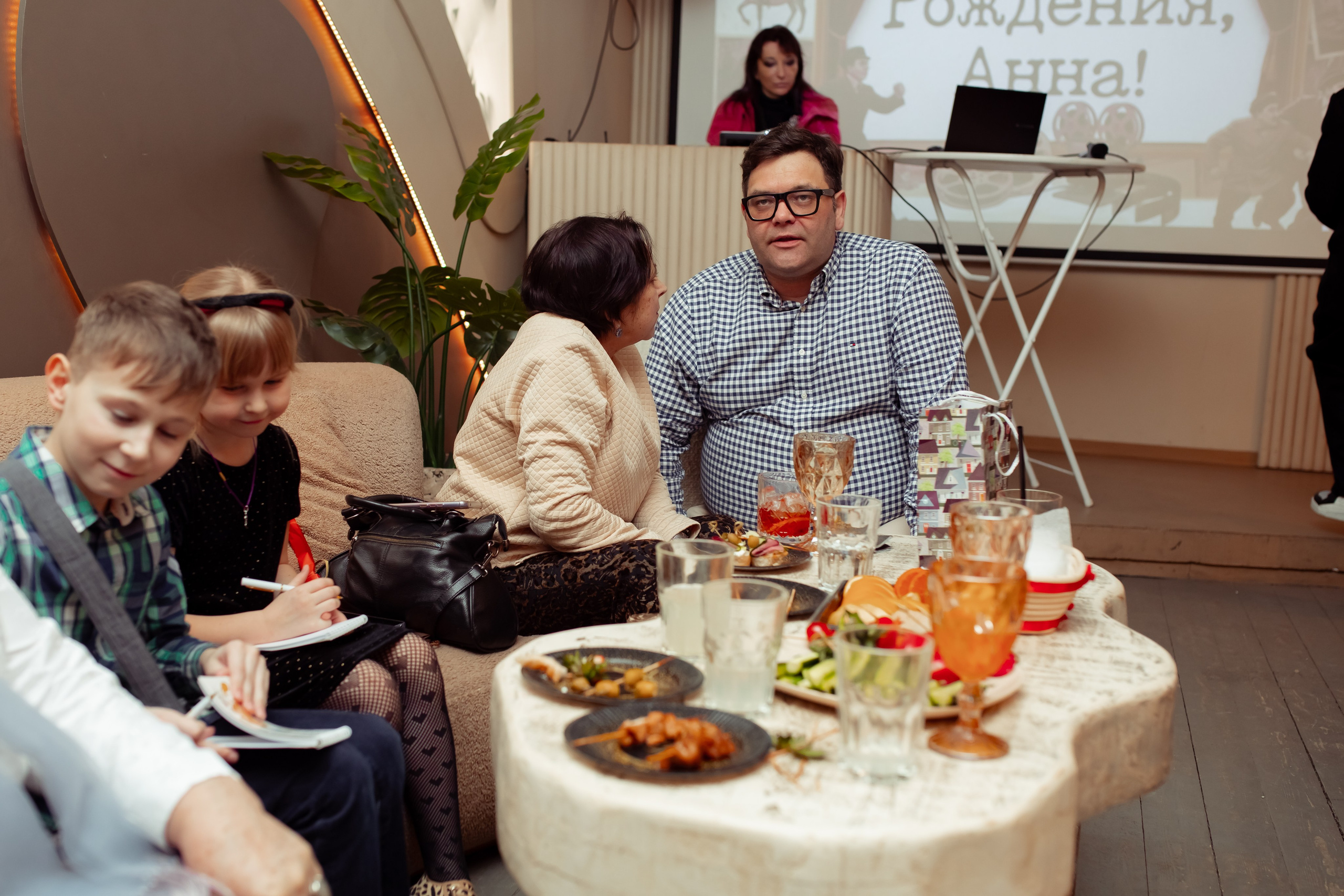 Юбилей Анны в стиле Гайдая. Семейный и детский фотограф в Москве Дорогова Екатерина