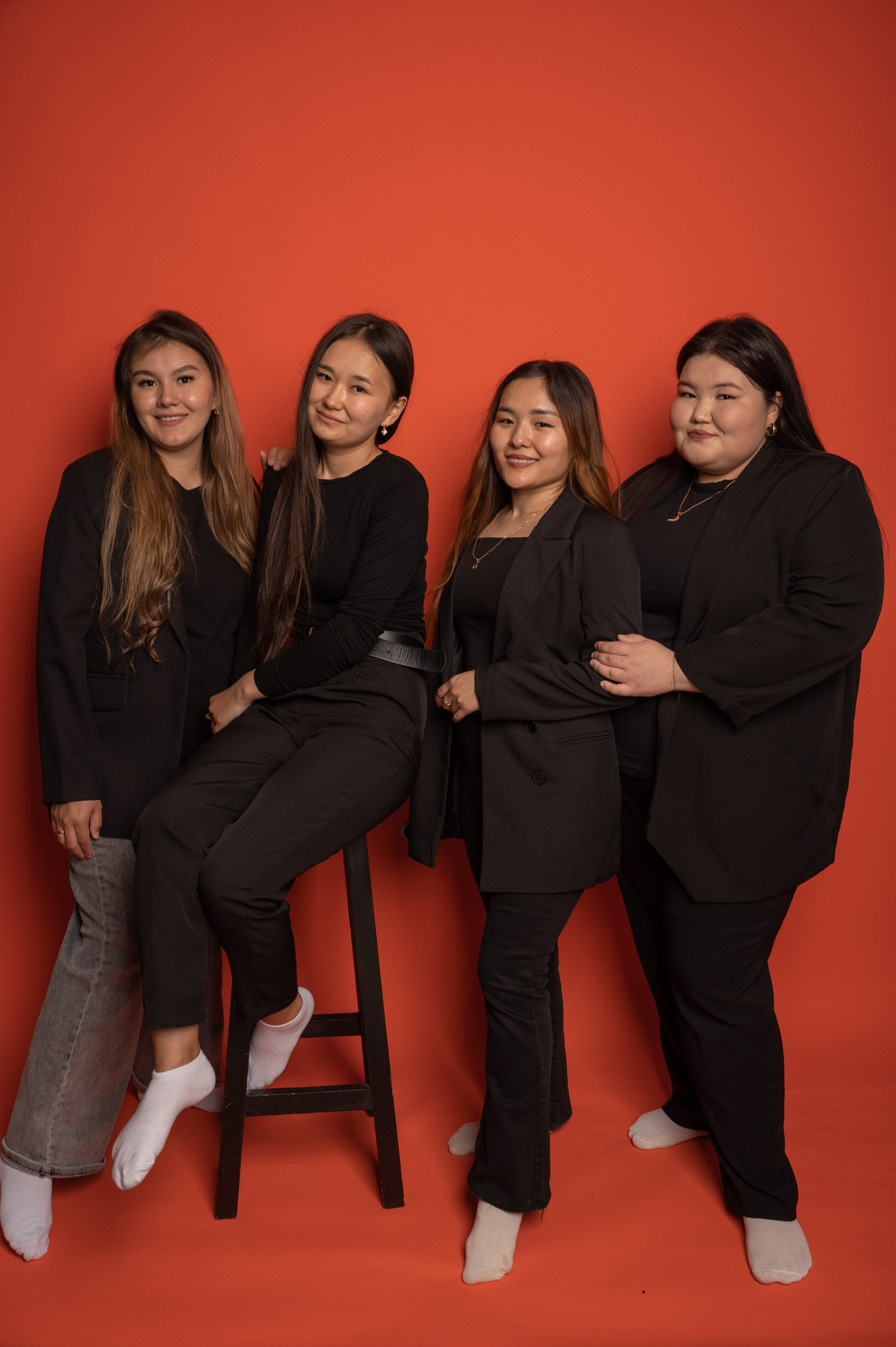 Подружки. ФОТОГРАФ/РУДНЫЙ/КОСТАНАЙ