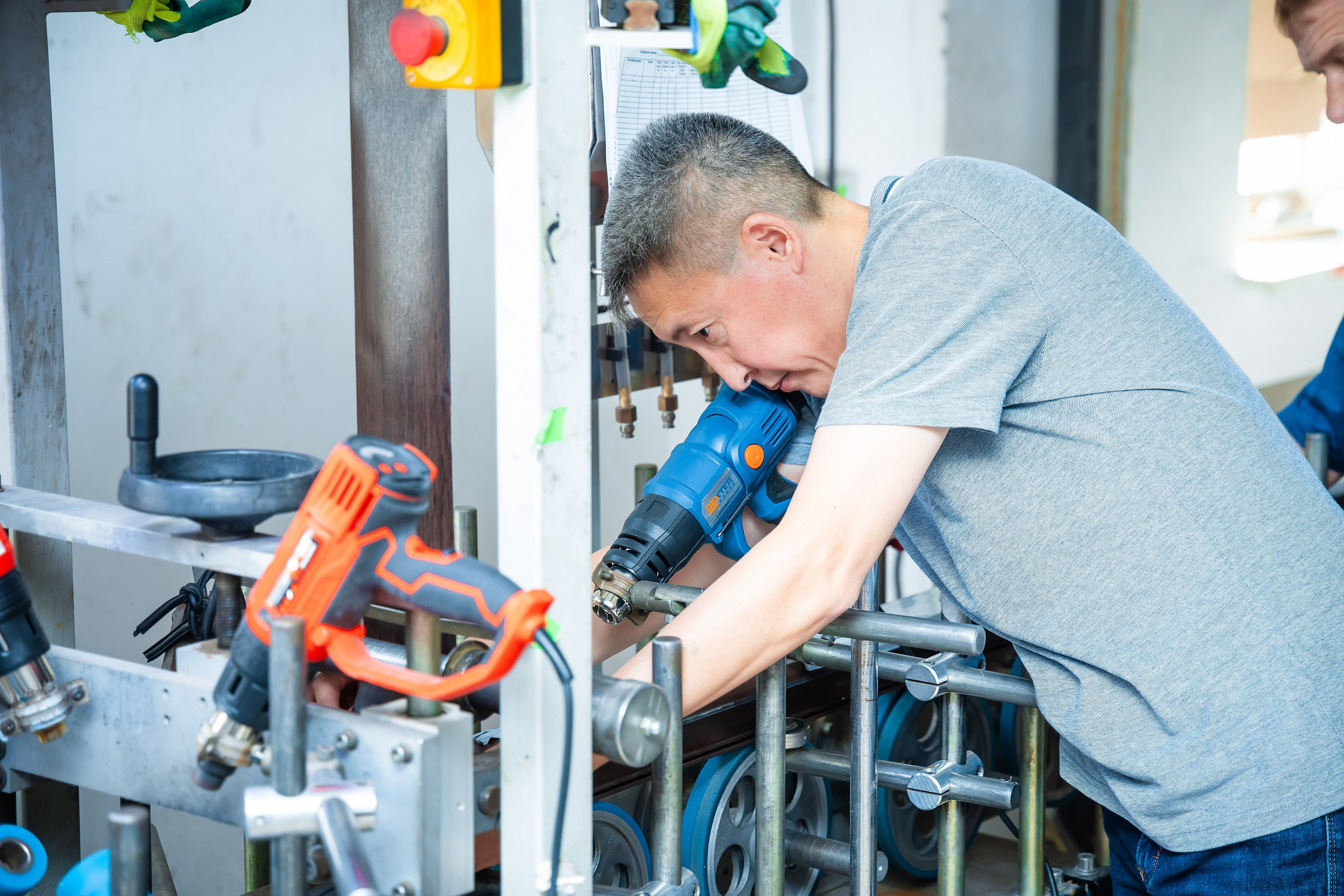 Цех по окнам. Семейный и Свадебный фотограф в Астане Александр Астапов