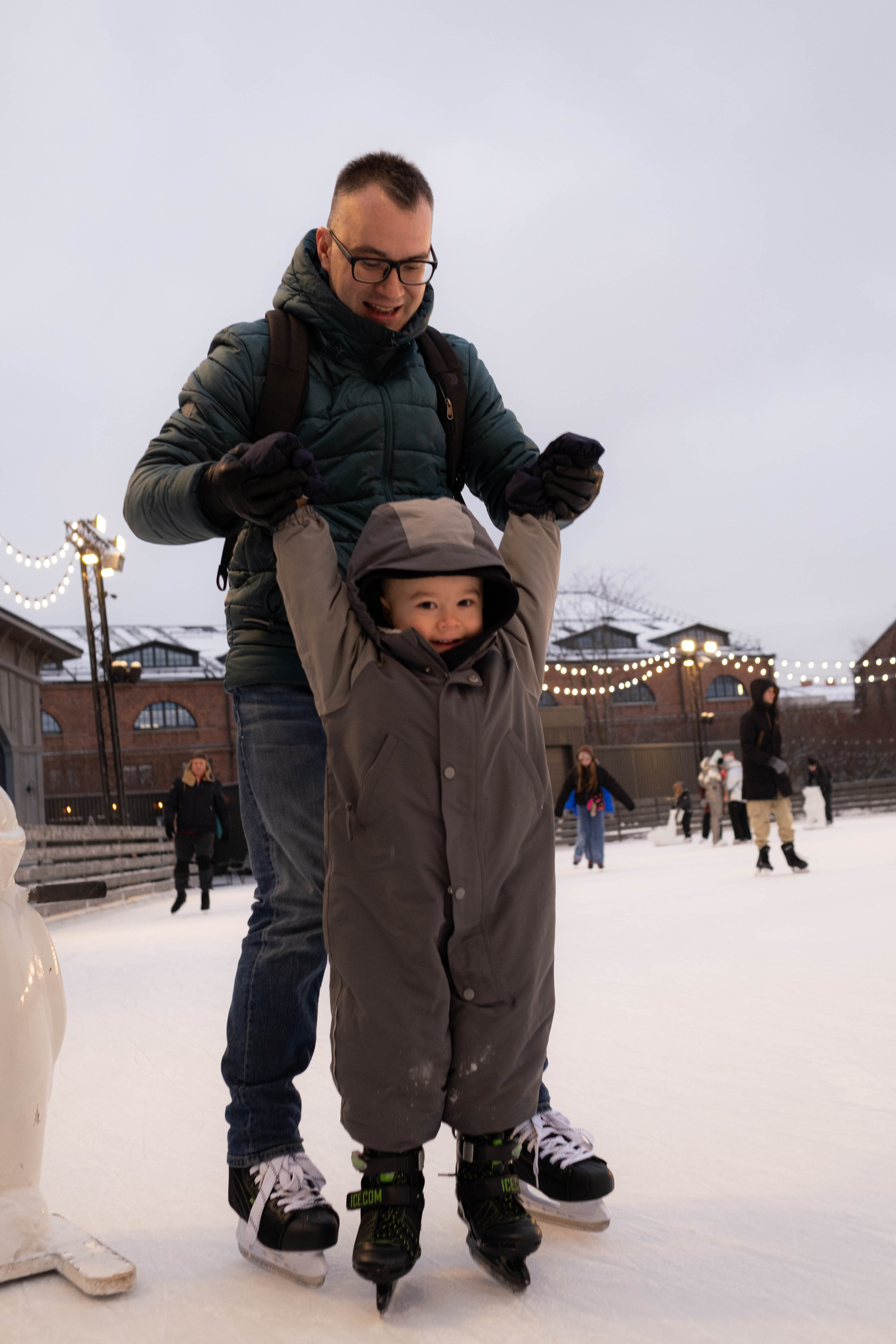 Алекс первый раз на катке. Семейный фотограф в Санкт-Петербурге Дарья Косянчук