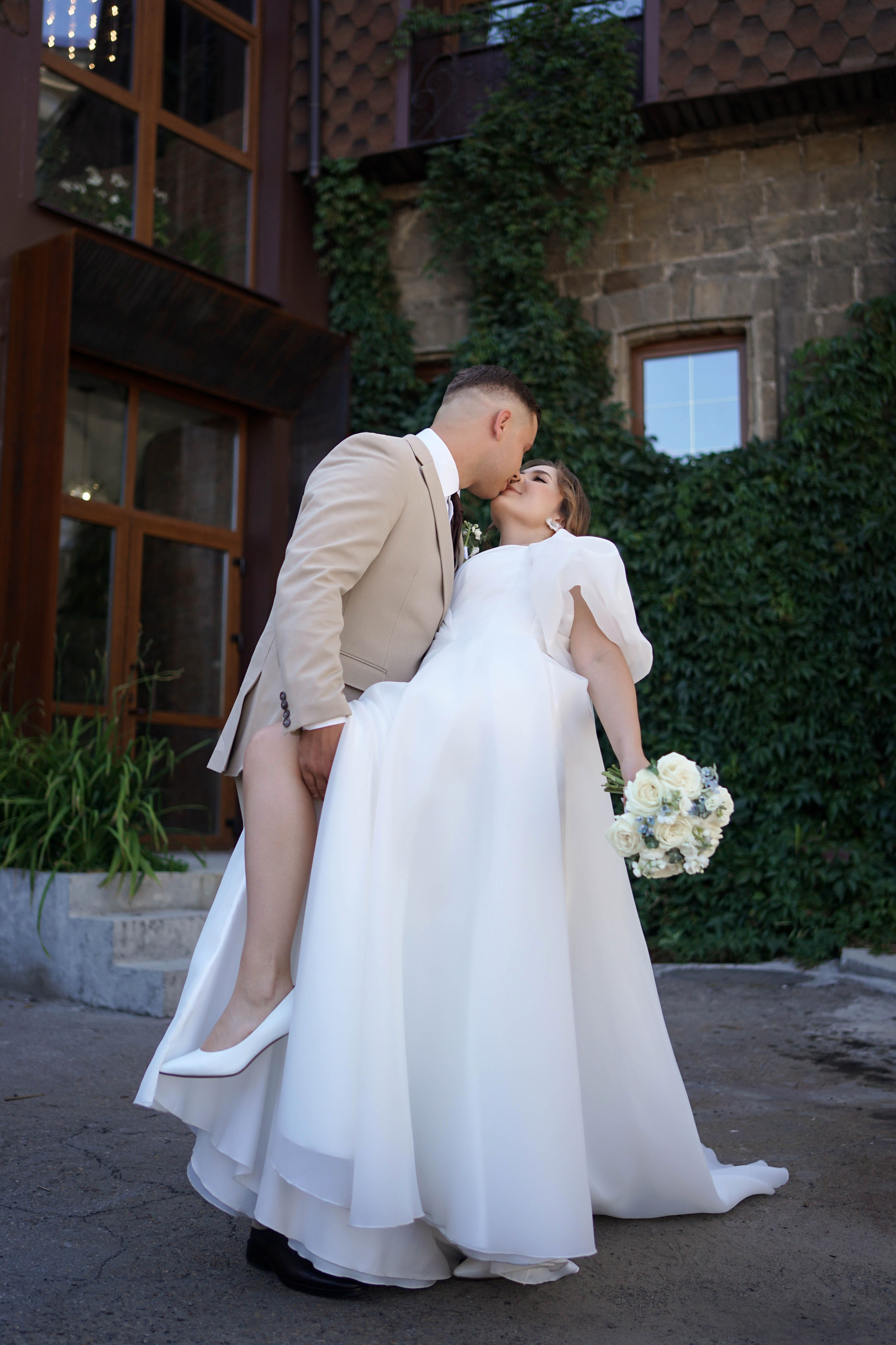 Лиза и Сережа: регистрация, прогулка и банкет. Фотограф в Иркутске