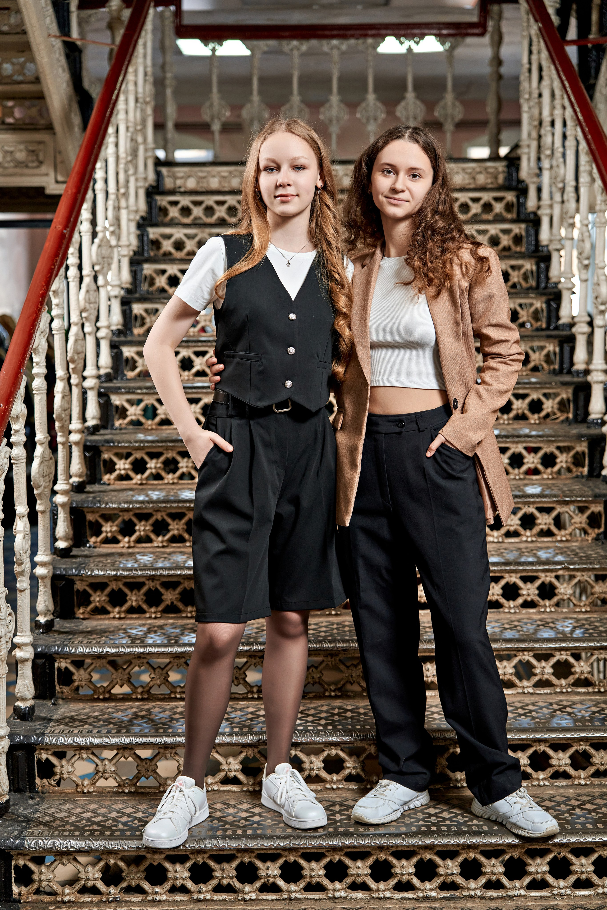 Выпускные альбомы в Калуге. Фотосъёмка в школе. Лицей № 9 имени К. Э. Циолковского. Фотограф Меняйло Евгений. Свадьба. Портрет. Репортаж. Семья. Контент