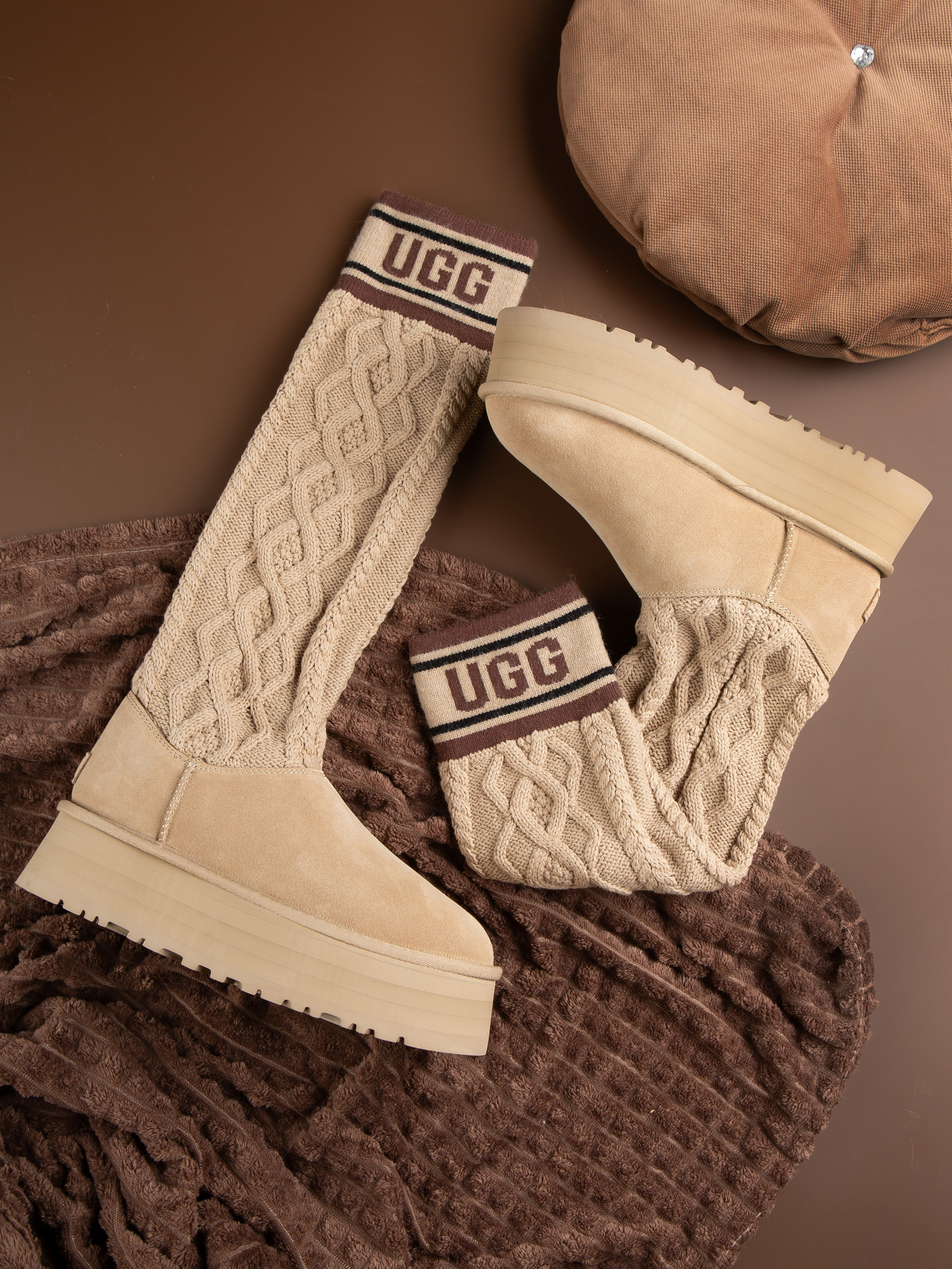 Обувь на цветных фонах. Фотограф Мария Кольцова