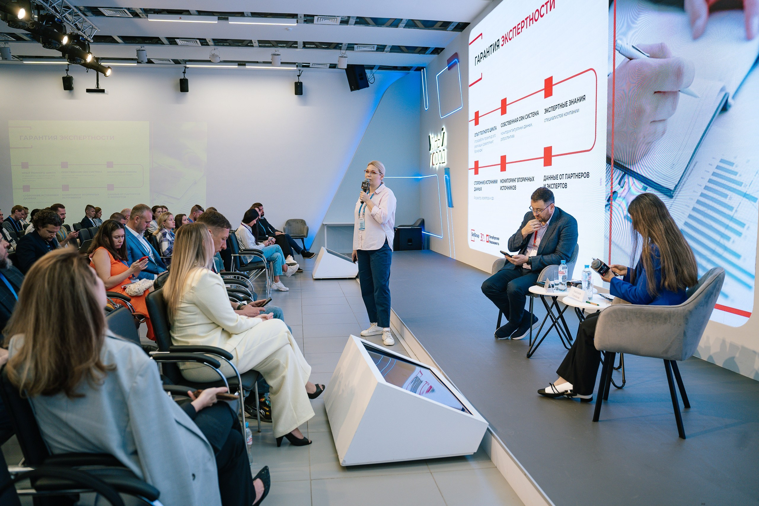 Репортажной фотосъемки на конференции на ВДНХ павильон Умный город