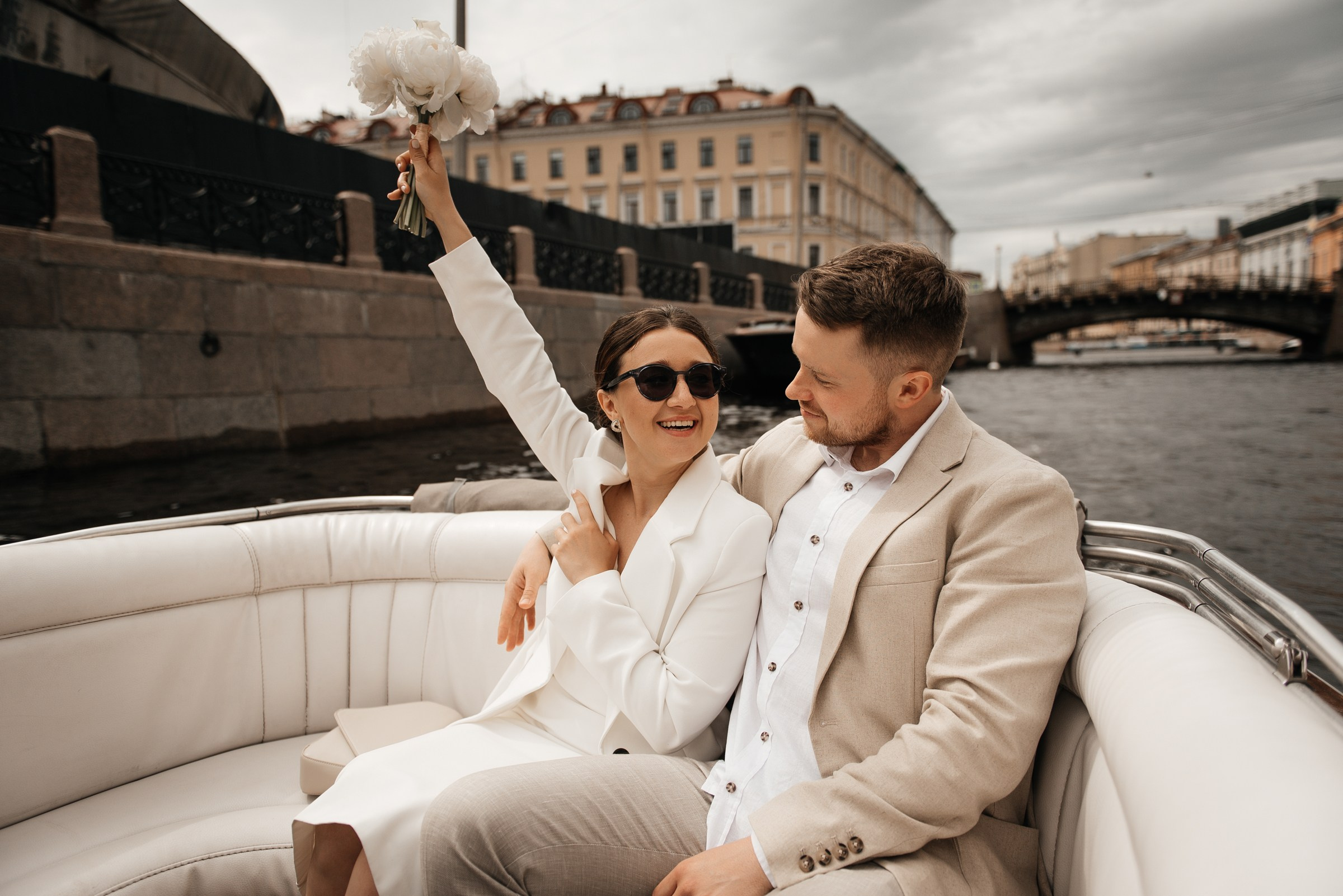 свадебная прогулка на катере по Неве