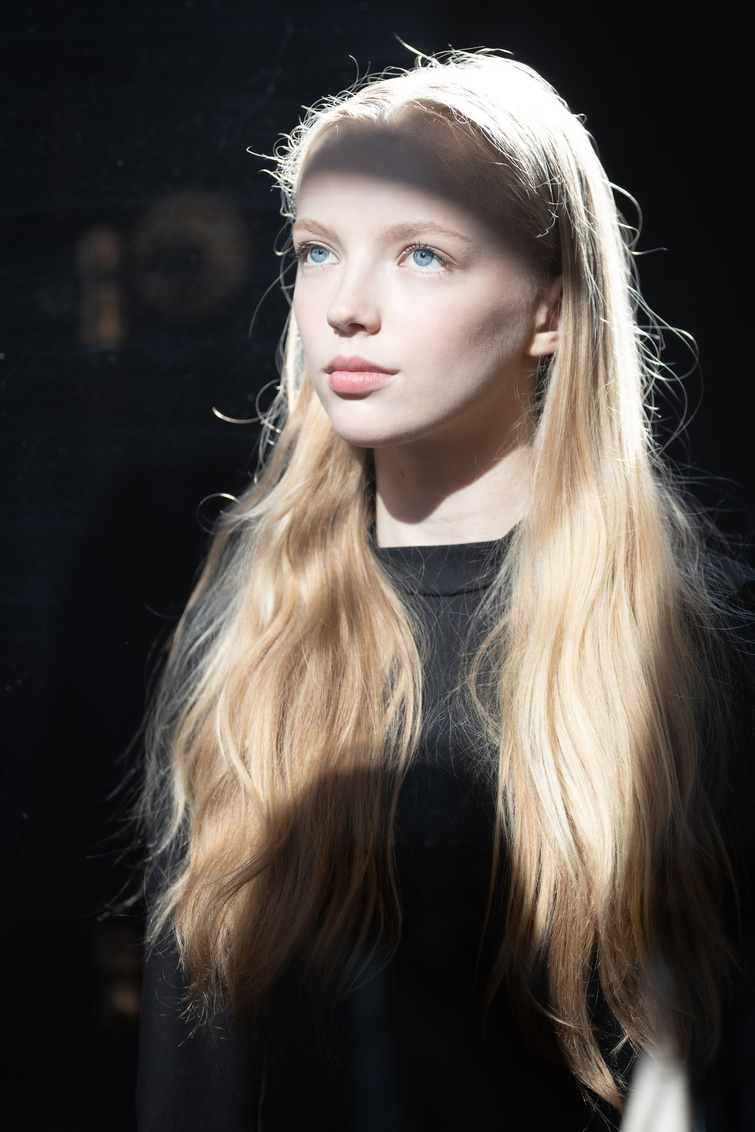 фото портрет очень красивой девушки блондинки