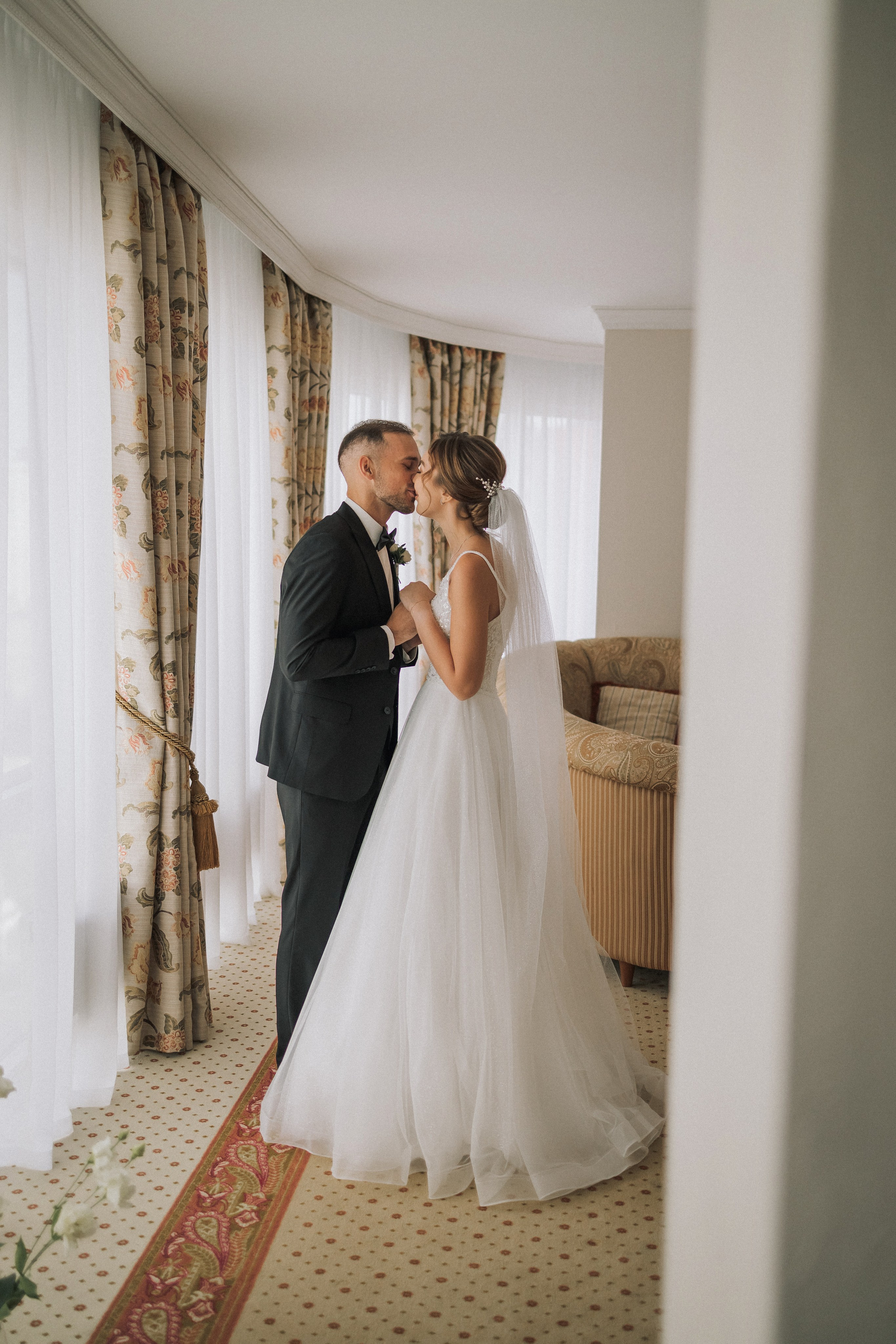 Свадебная прогулка Екатерины и Евгения. Свадебная фотография. Арина Рубах