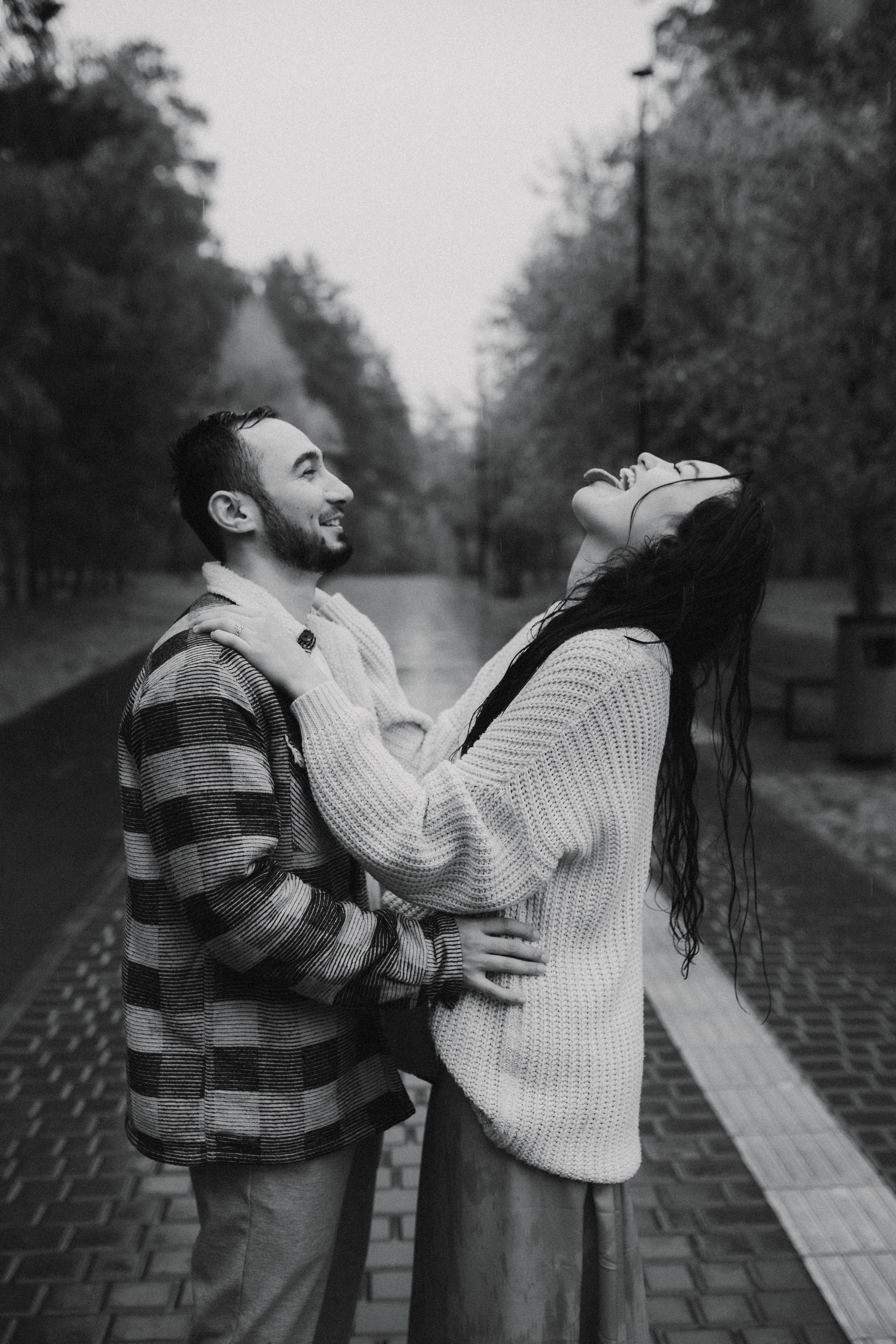 Бегать по сентябрьским лужам вдвоём. Свадебный фотограф Новосибирск