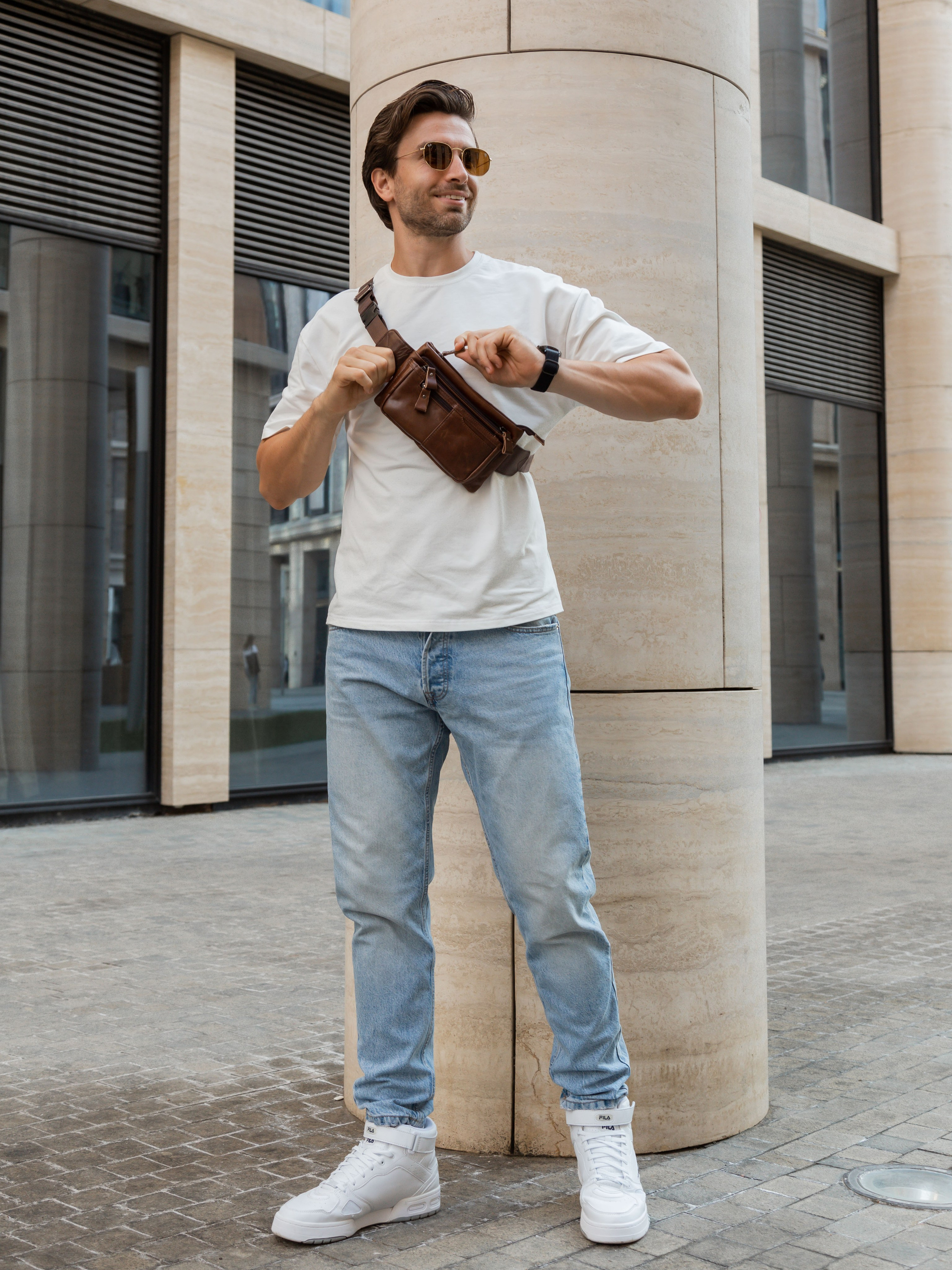 Коммерческая фотосессия мужских сумок для маркетплейсов и социальных сетей. Fashion фотограф в Санкт-Петербурге Савинова Ирина