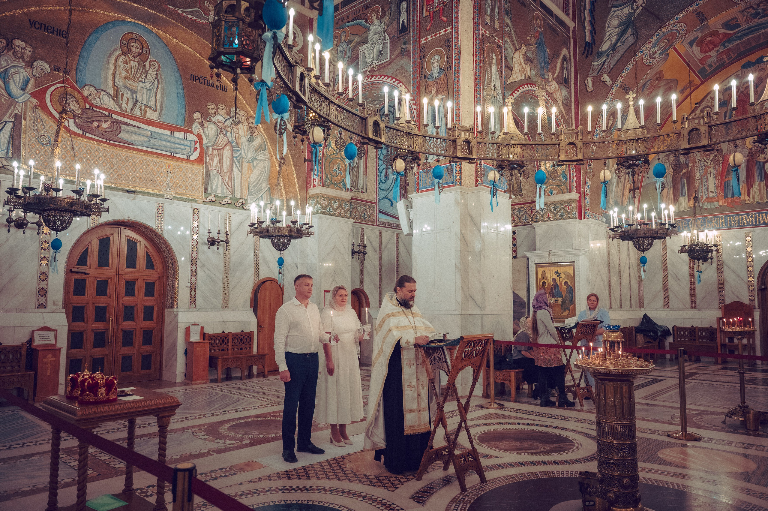 Венчание Ильи и Евгении в Храме Покрова Пресвятой Богородицы в Ясенево. Семейный фотограф Руслан Каримов Одинцово Москва
