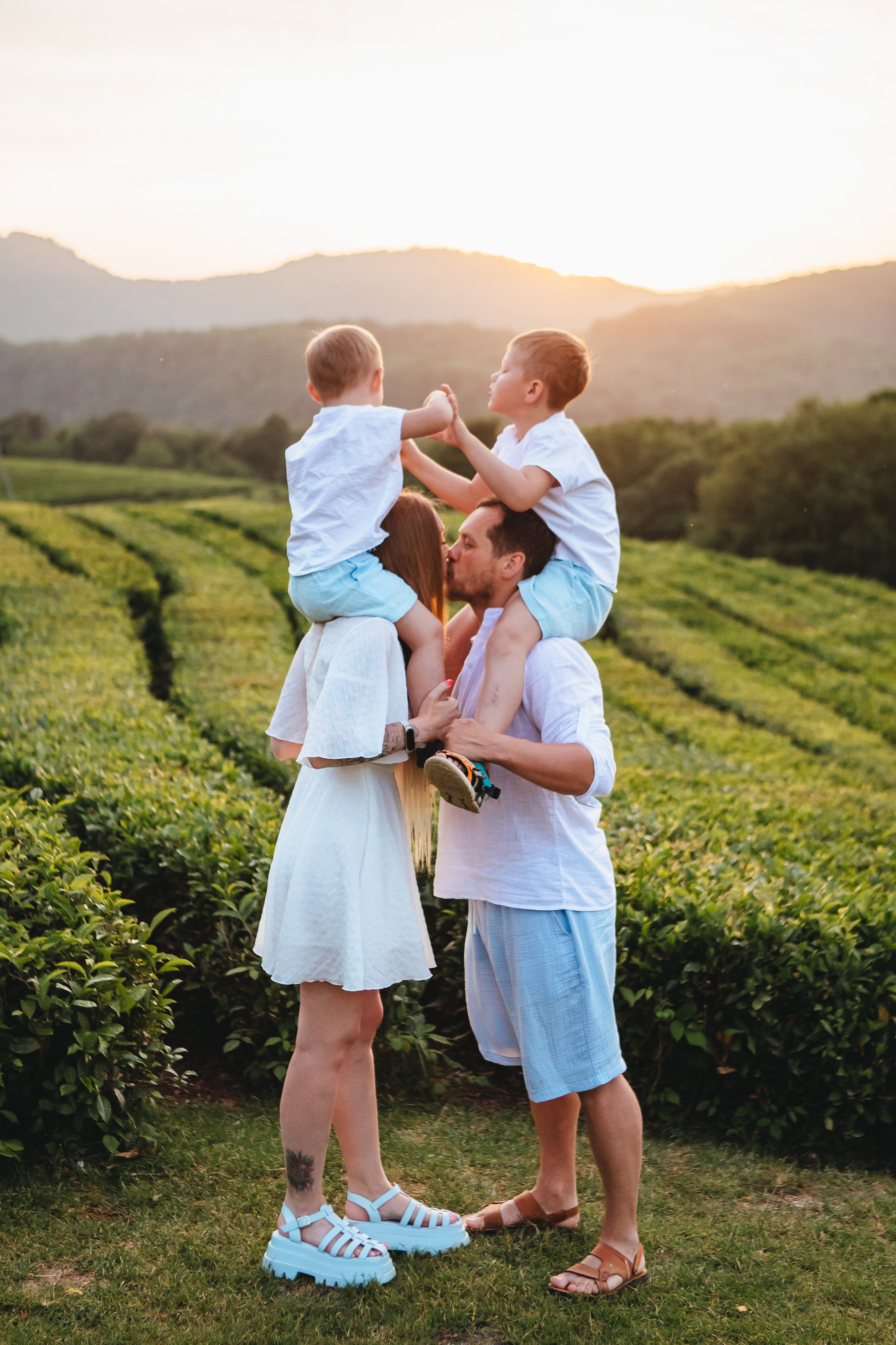 Мир глазами ребенка. Семейный и свадебный фотограф Сочи Адлер Сириус Красная поляна