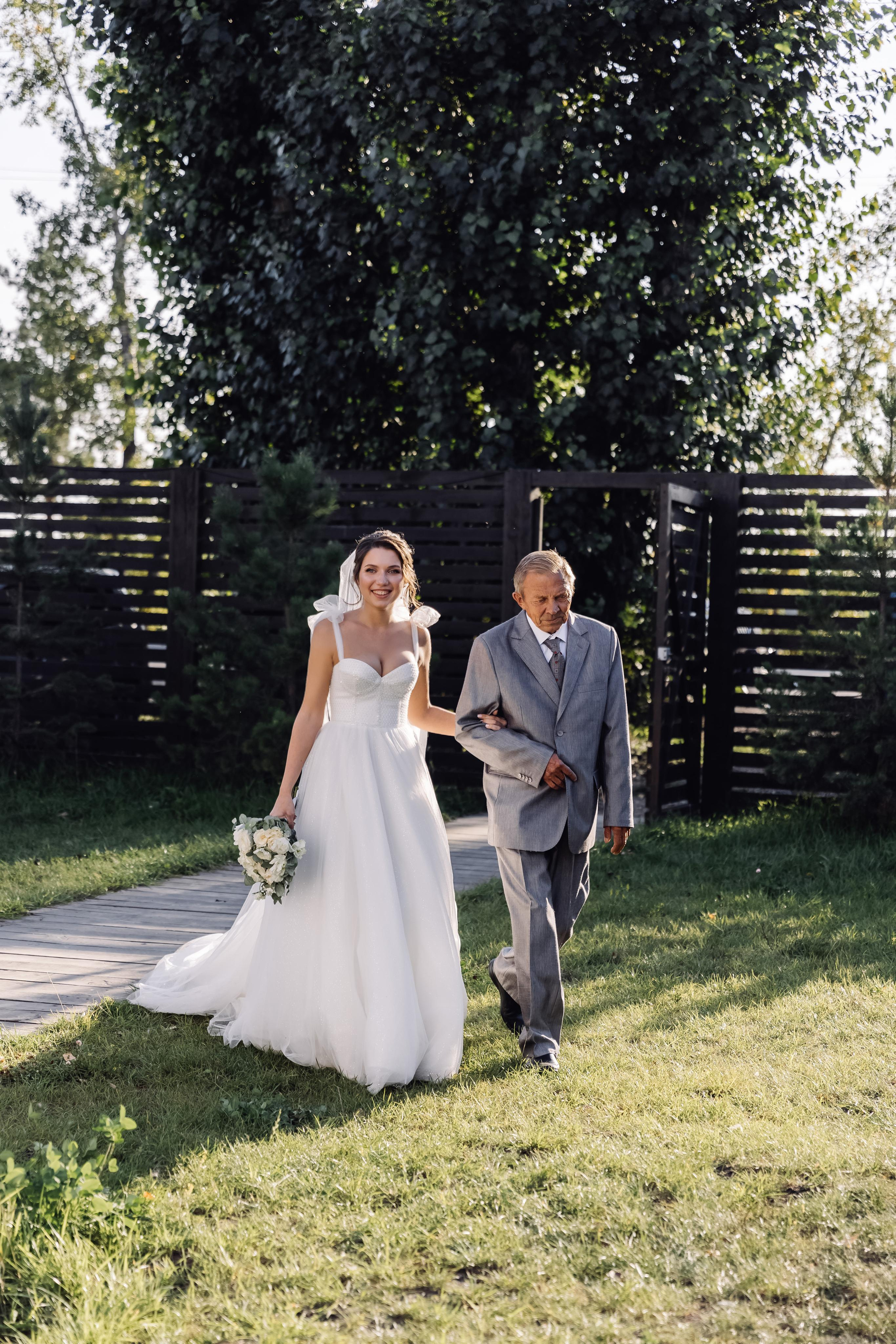 выход невесты с дедушкой, выход невесты