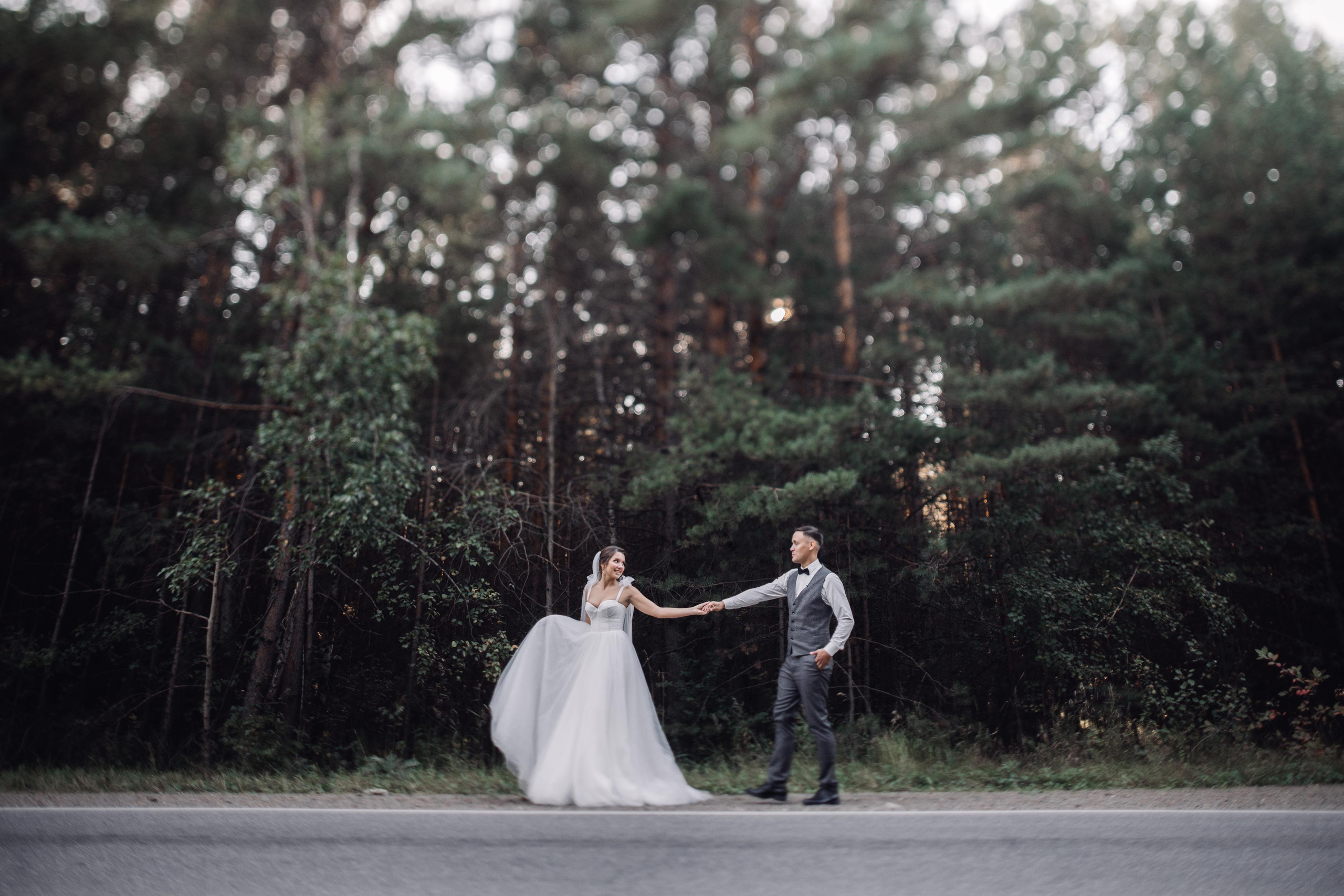 жених и невеста, свадебная прогулка, фотограф красноярск, жених, невеста