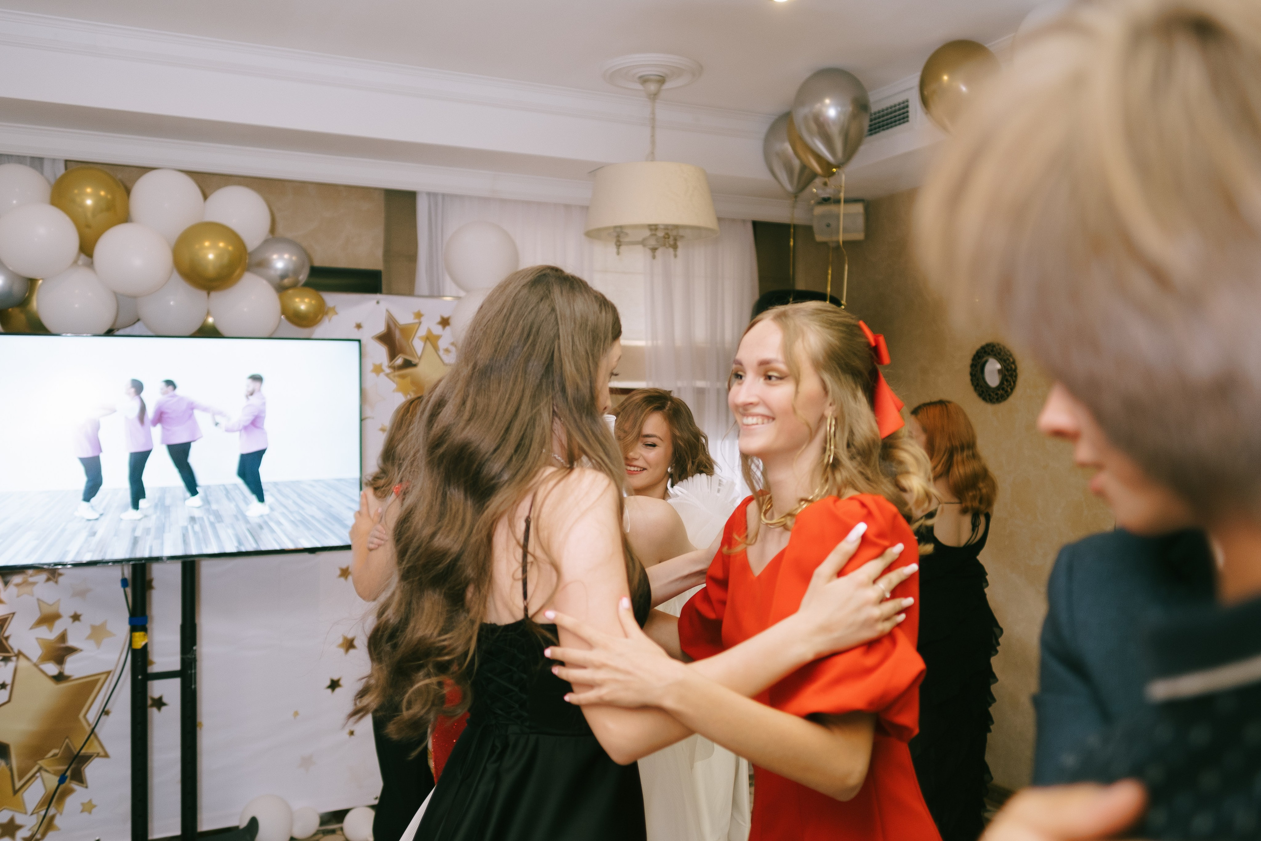 Выпускной школа 33. Свадебный и репортажной фотограф Денис Ожигин в Краснодаре и Краснодарском крае