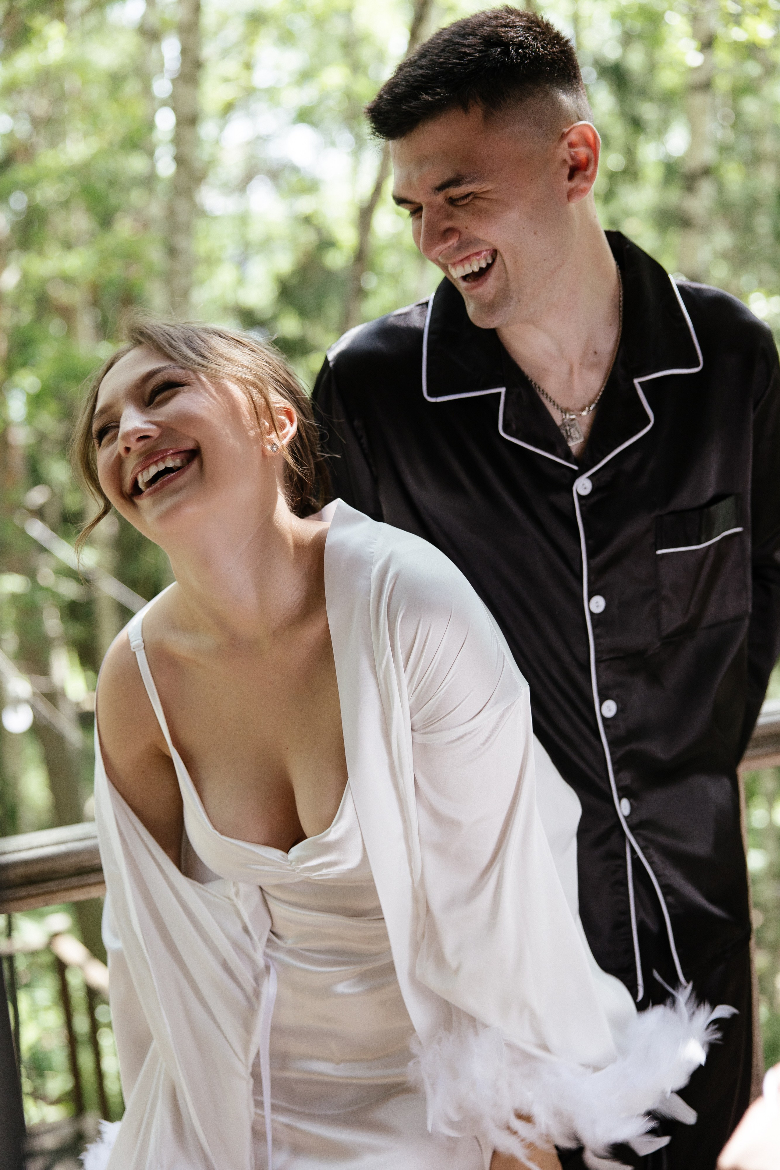 утро жениха и невесты в пижамах кантри хоум