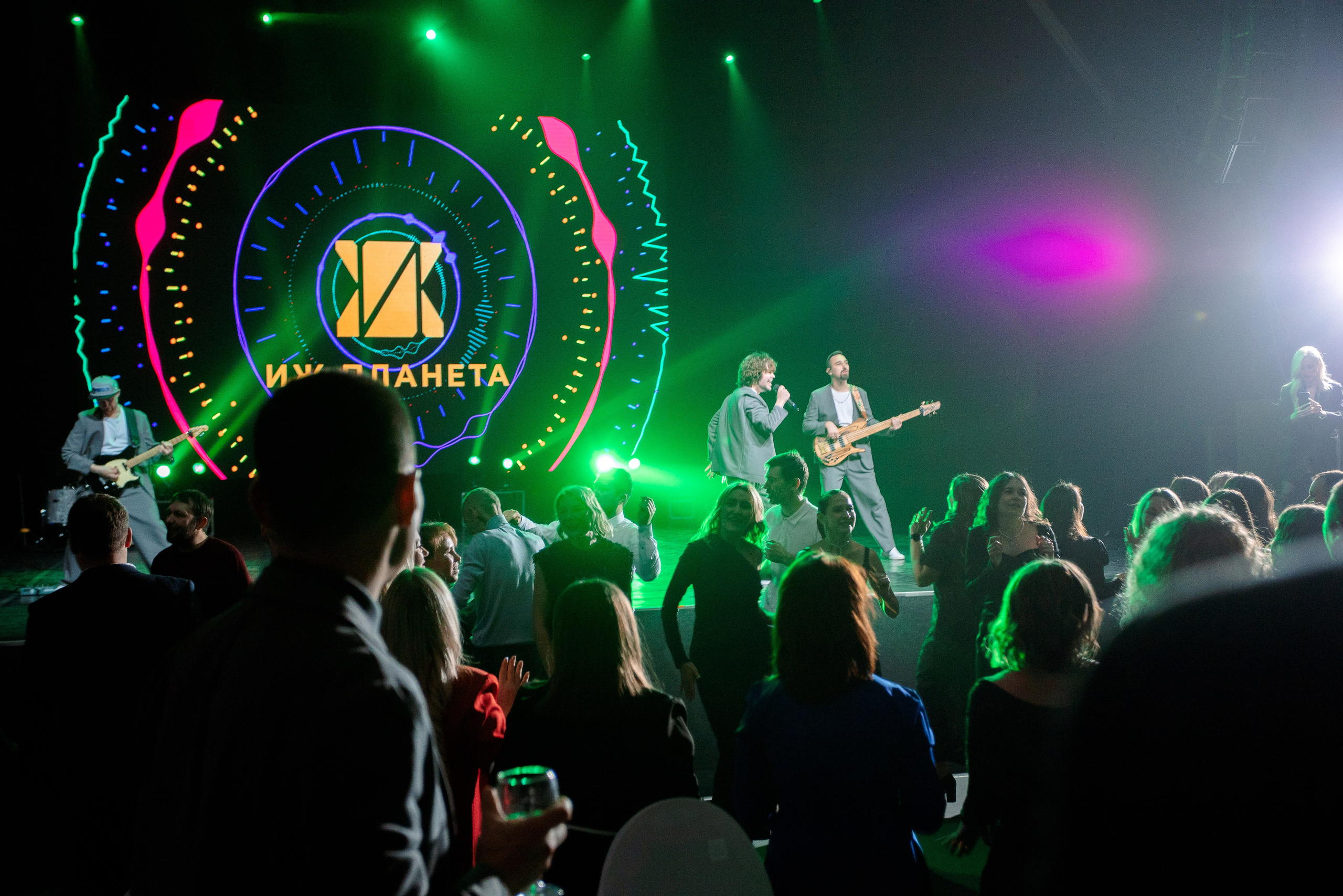 РЕПОРТАЖ: НОВЫЙ ГОД В ДК МЕТАЛЛУРГ. Профессиональный фотограф в Ижевске Леша Петров