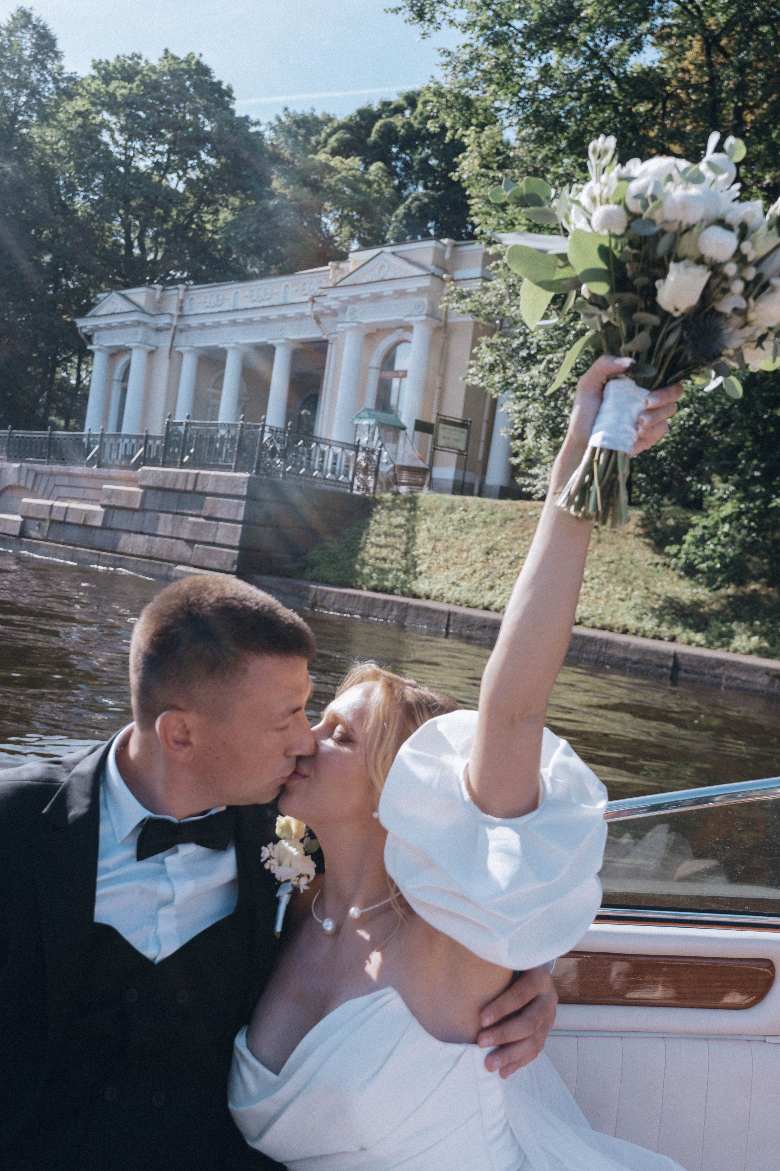 СВАДЕНБНАЯ СЬЕМКА НА КАТЕРЕ ПО КАНАЛАМ САНКТ-ПЕТЕРБУРГА И В АКВАТОРИИ НЕВЫ. Профессиональный фотограф, Санкт-Петербург — Виктория Богомолова