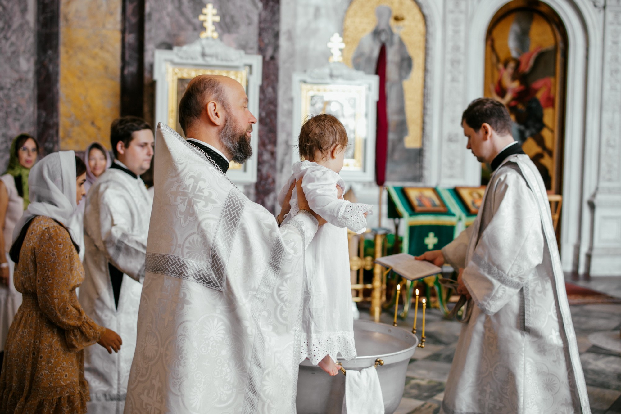 Крещение ребенка в Исаакиевском соборе СПб. Фотограф крещение венчание в Петербурге! Помогает подобрать храм и посоветовал душевного батюшку в СПб
