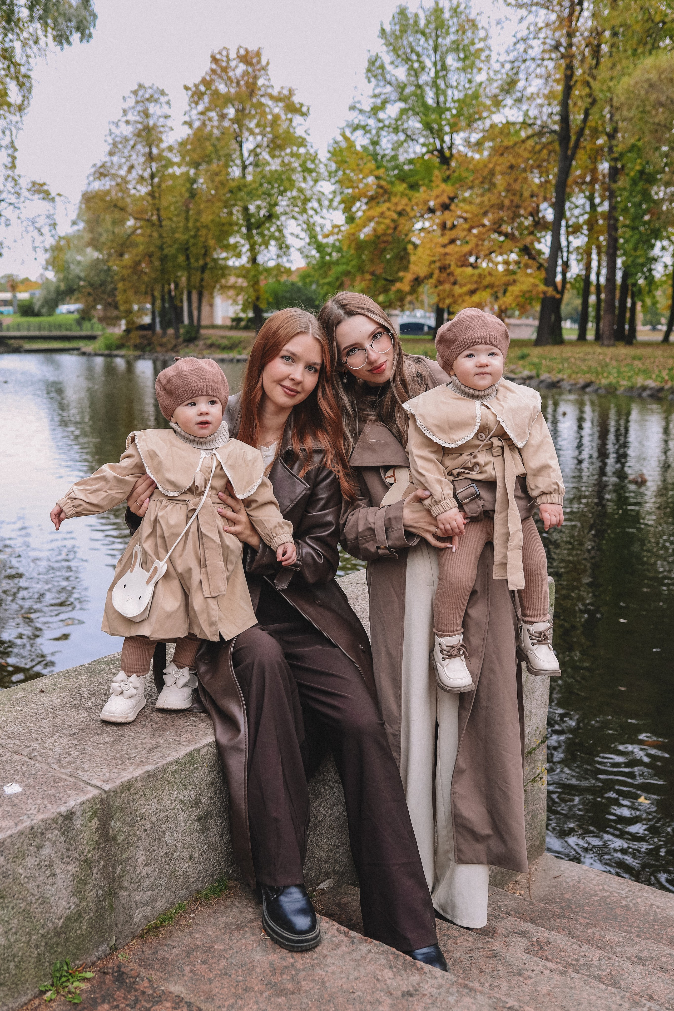 Мамы с дочками в осеннем парке. Фотограф Олеся Беляева | Санкт-Петербург и Ленобласть