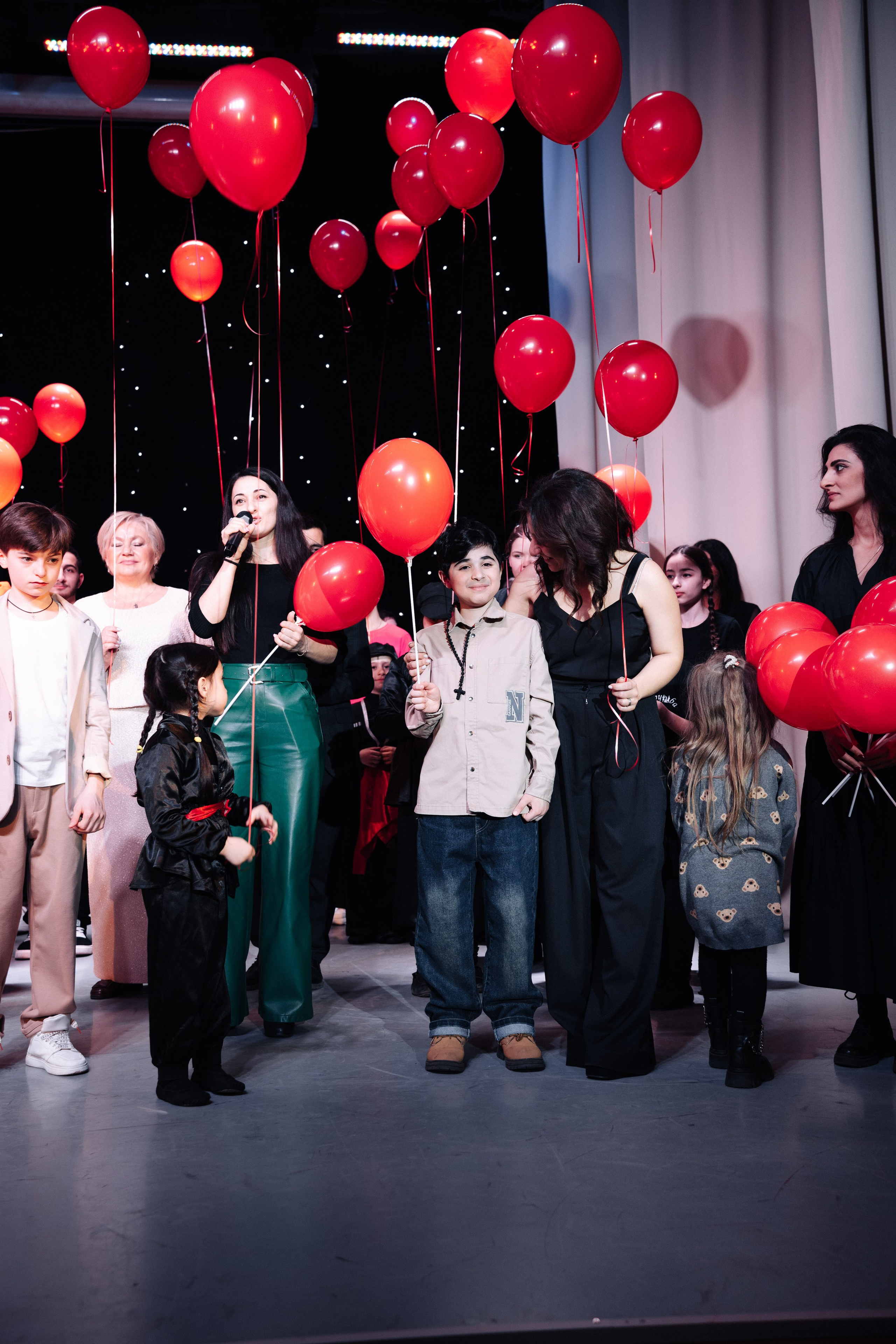 Благотворительный концерт в помощь Артему Сардаряну. Фотограф Артем Севостьянов. Профессиональная фотосъемка в Ногинске, Москве, Московской области и за границей