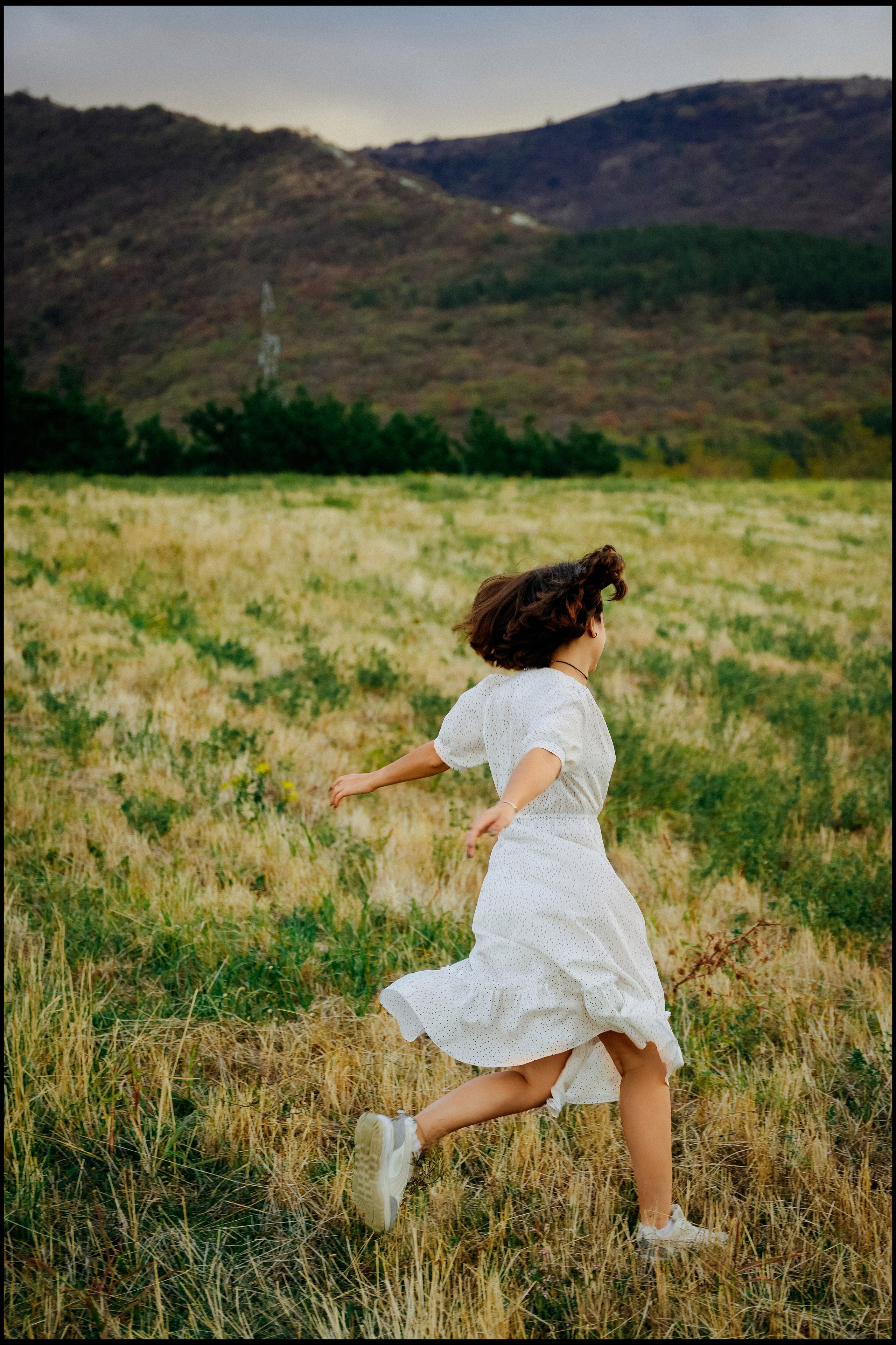 В полях. VISUAL ARTIST · KRONGAUZ ANASTASIA