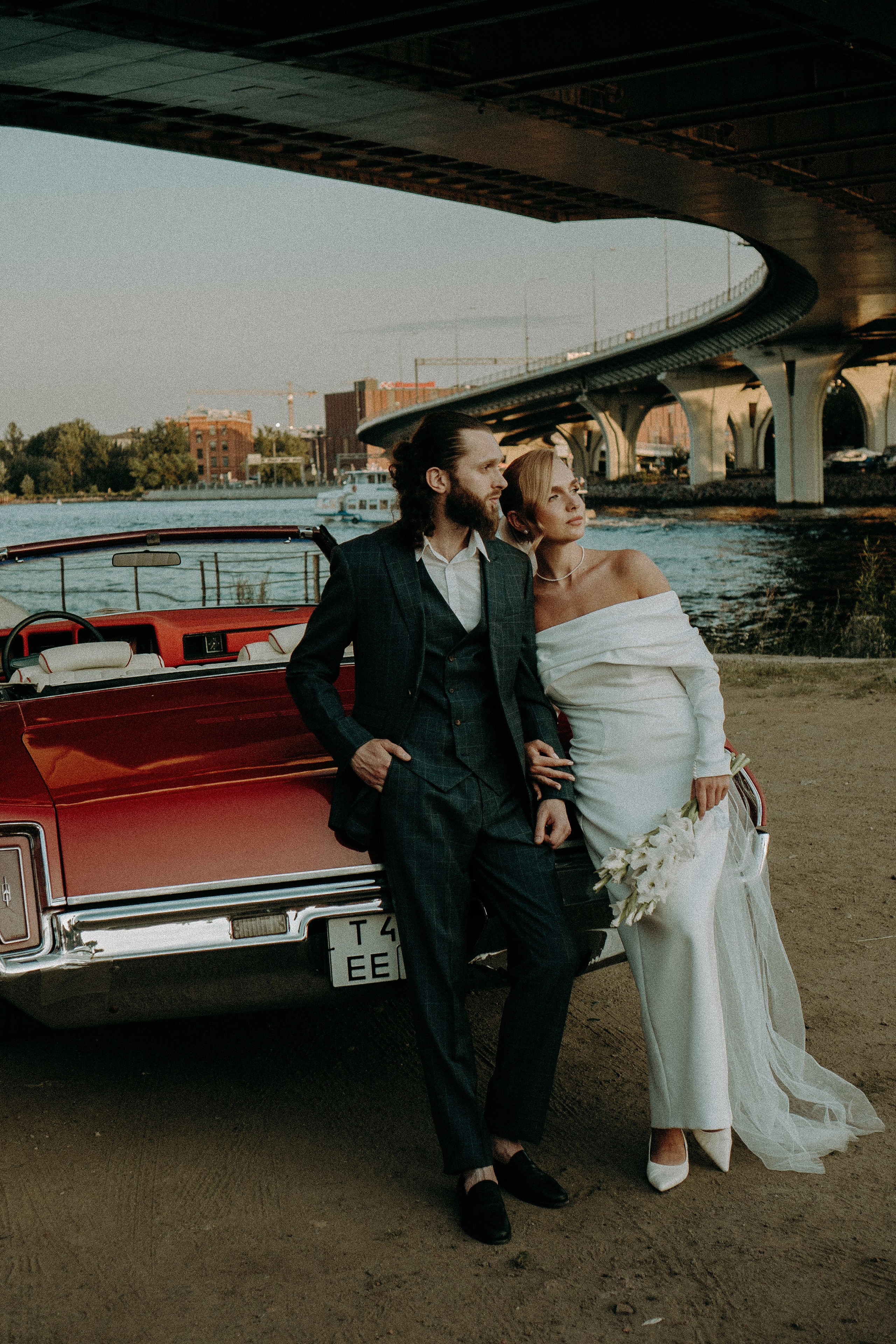 СВАДЕБНАЯ СЬЕМКА ВОЗЛЕ МСОТА БЕТАНКУРА НА КАБРИОЛЕТЕ. Профессиональный фотограф, Санкт-Петербург — Виктория Богомолова