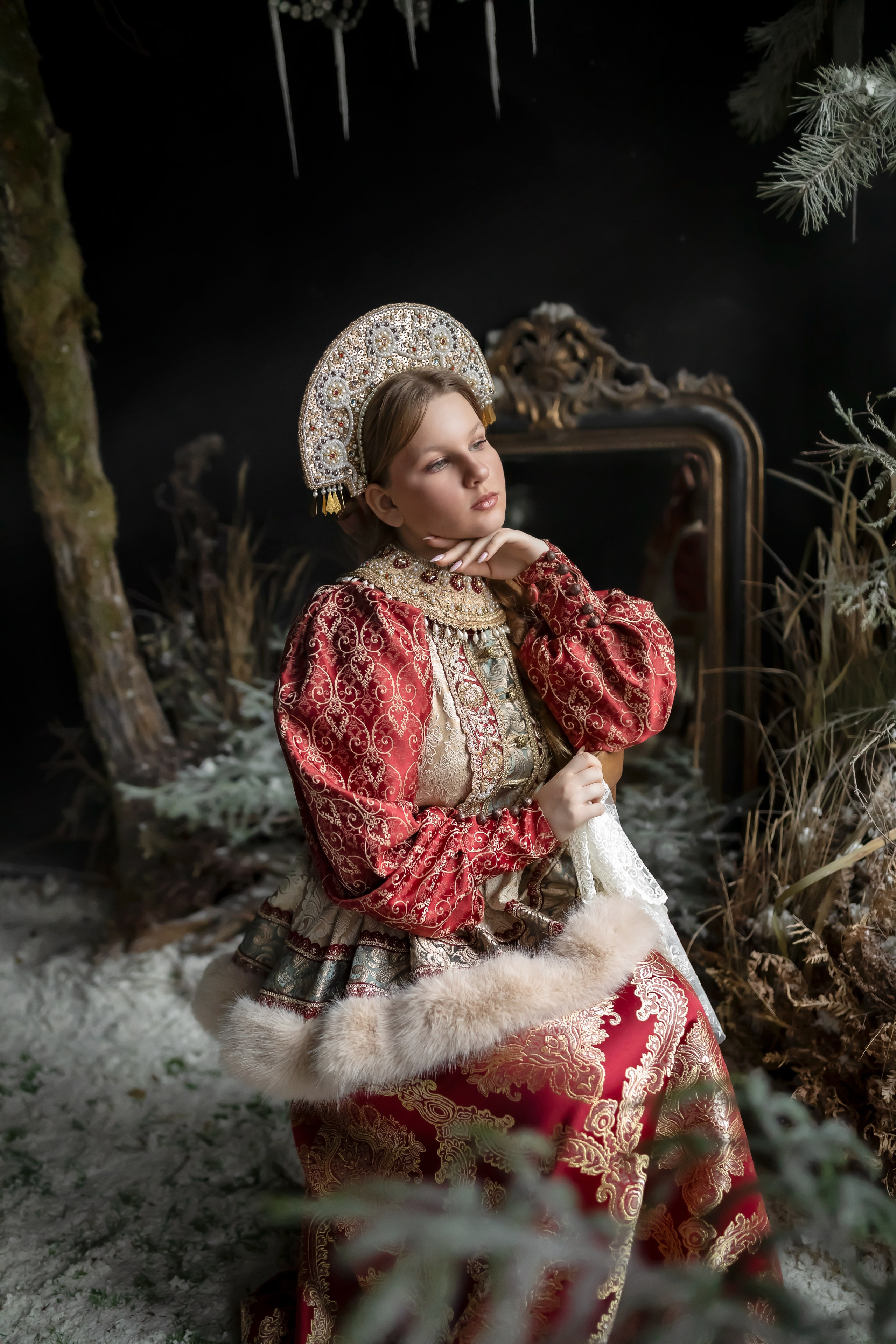 A20. Дизайнер костюмов и украшений, фотограф