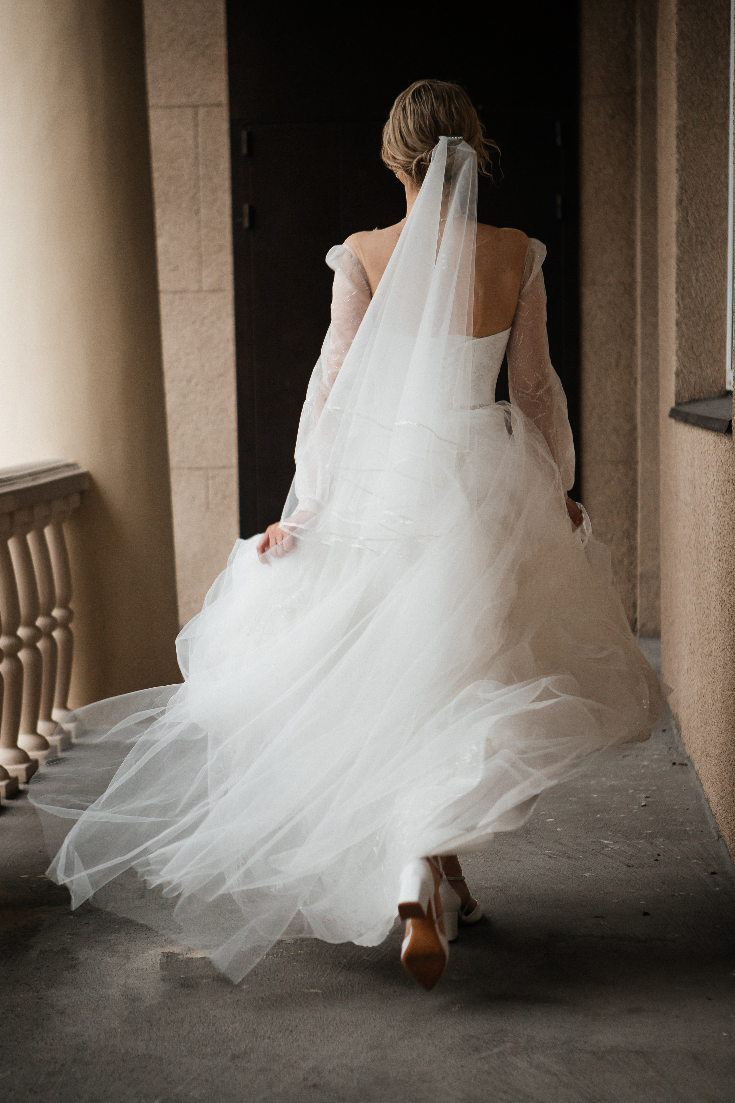 Евгения и Николай утренние сборы. Свадебный фотограф Виктория Чуйко Магнитогорск. Визуал для бизнеса