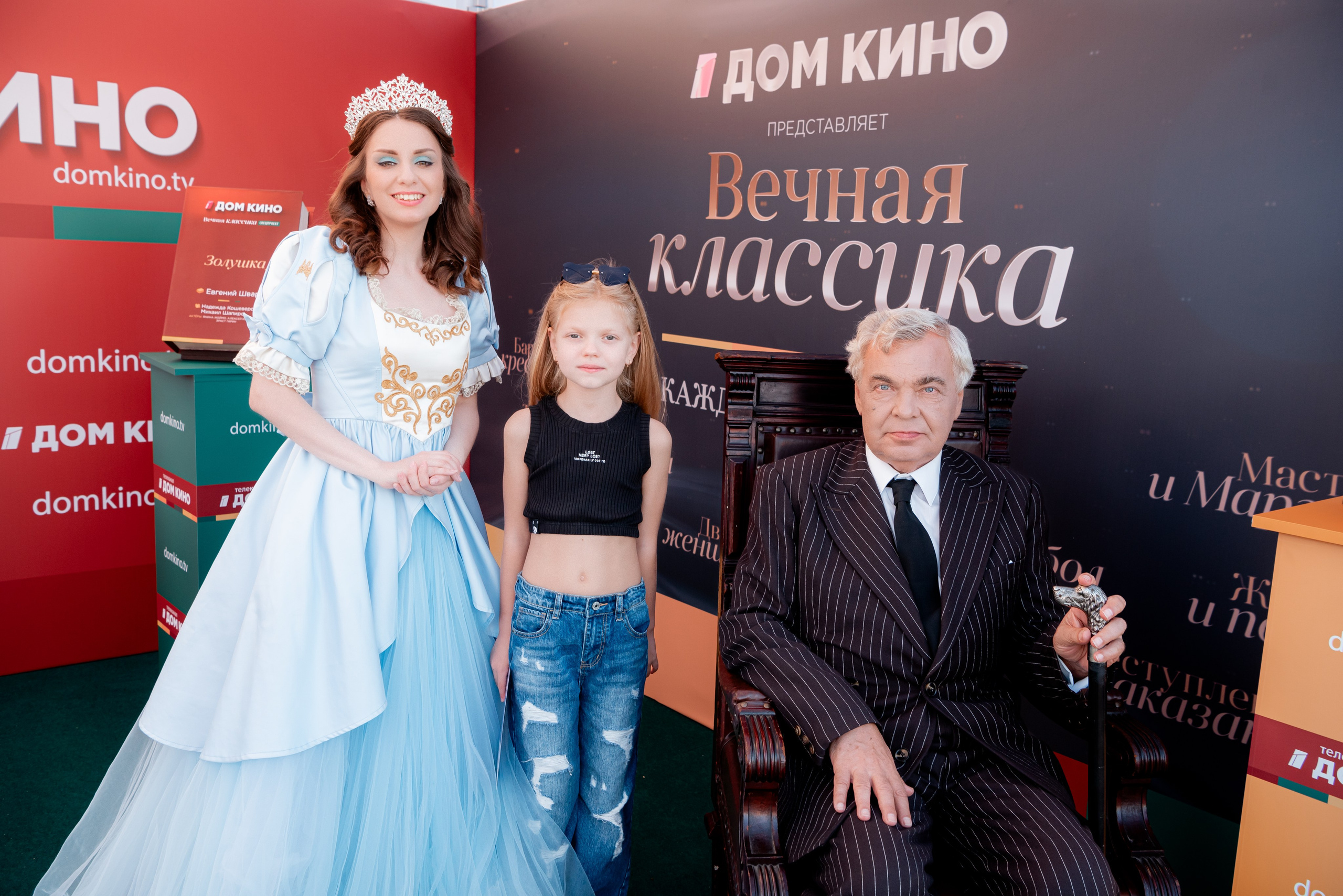 Портретные фото с артистами в палатке Триколор Дом Кинов на день города Волгоград. Фотограф в Волгограде и Волжском Александр Горбань