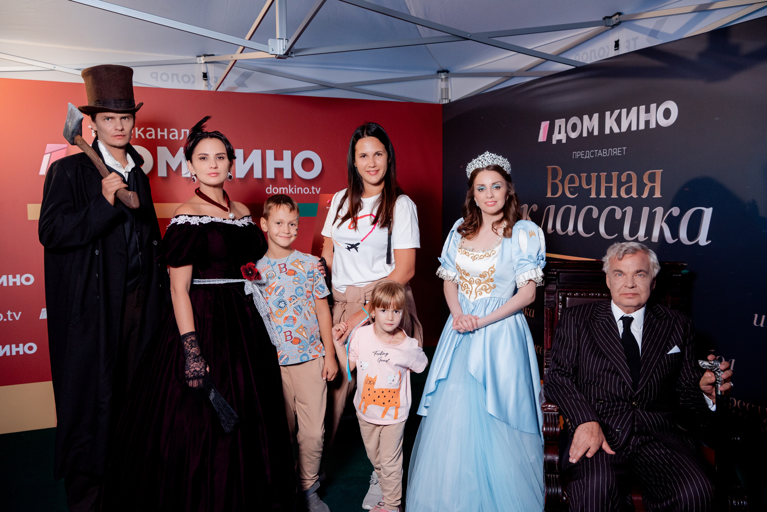 Портретные фото с артистами в палатке Триколор Дом Кинов на день города Волгоград. Фотограф в Волгограде и Волжском Александр Горбань