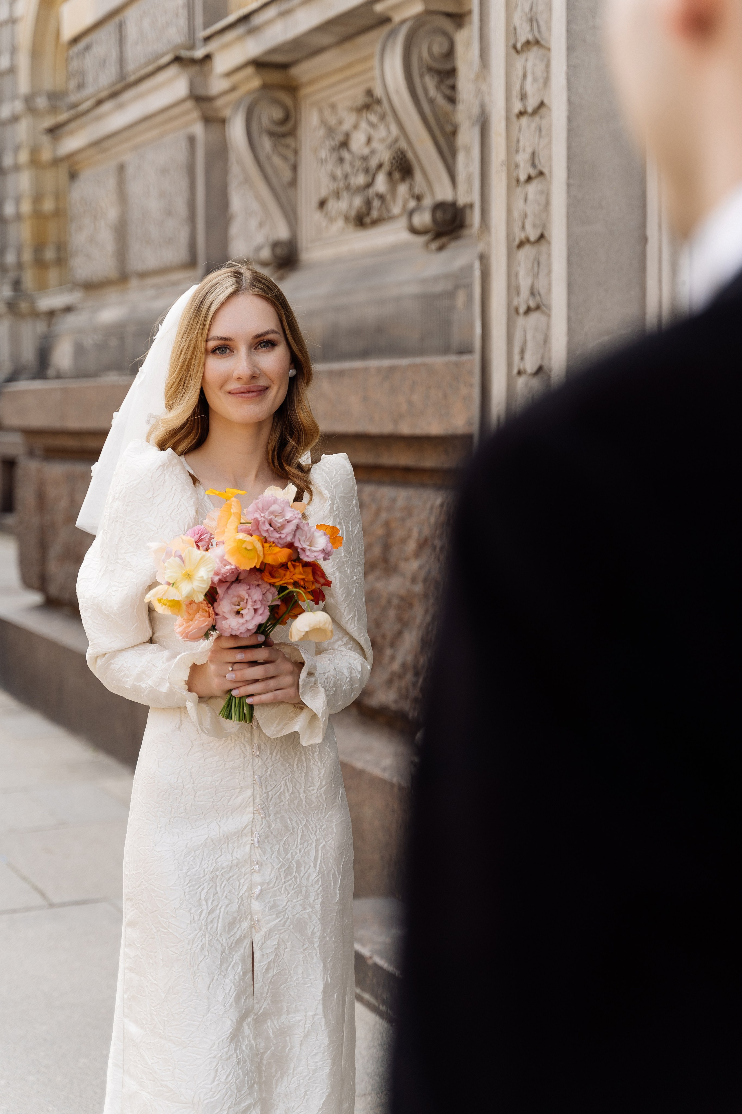 Камерная свадьба на фонтанке в сезонах. Свадебный фотограф организатор в Санкт-Петербурге Ассоль Опарина