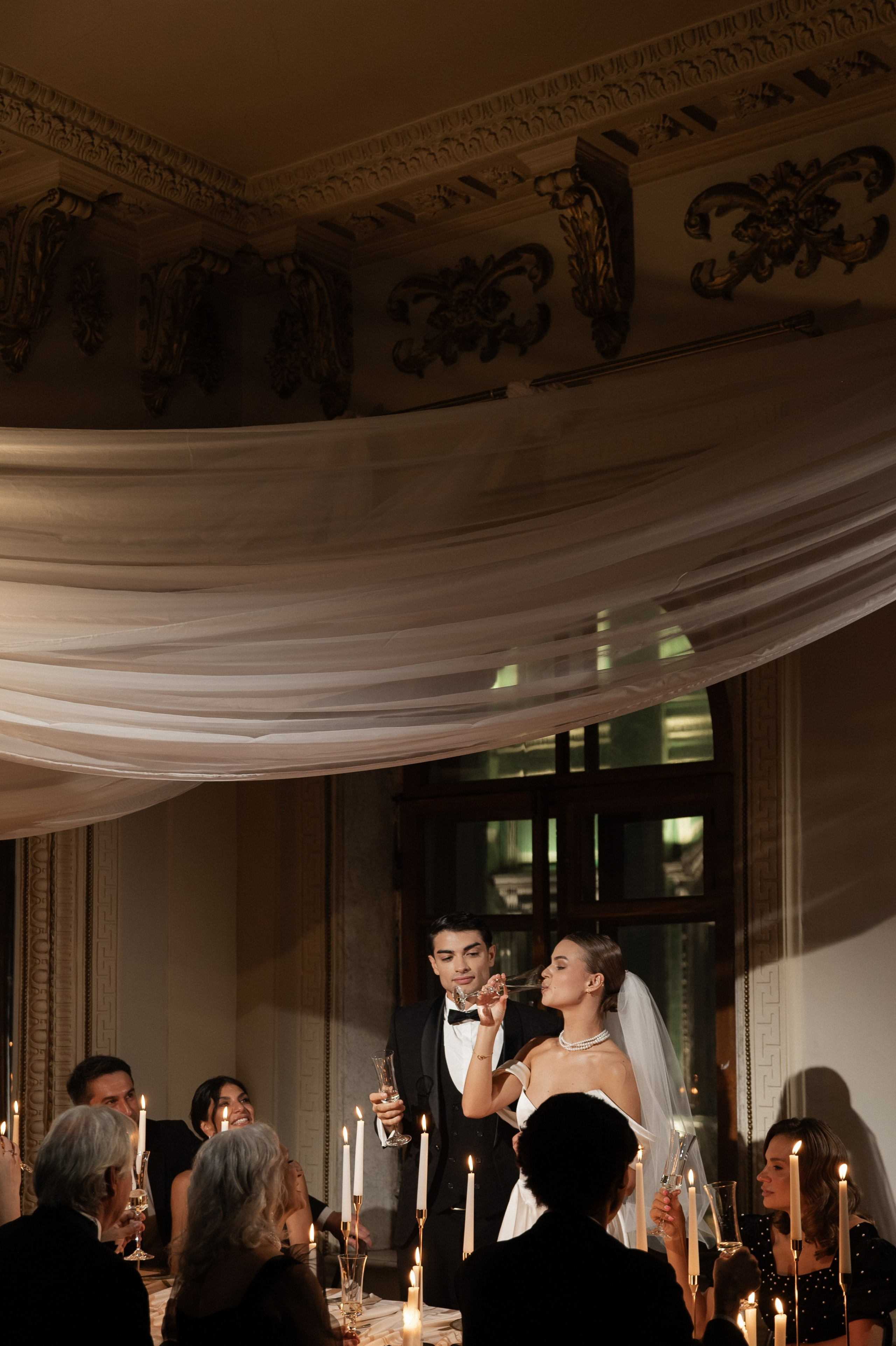 Камерный свадебный ужин при свечах в старинном особняке в фотостудии 21. Kult. Ярослава Ерина — свадебный фотограф в Москве