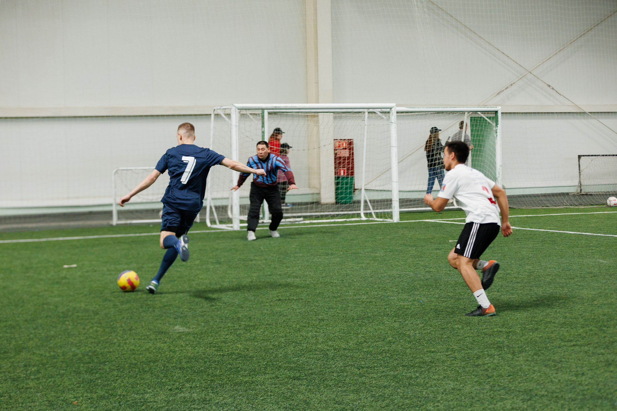 Фотограф на корпоративный футбольный турнир. Контент для бизнеса в Екатеринбурге Полдень Медиа