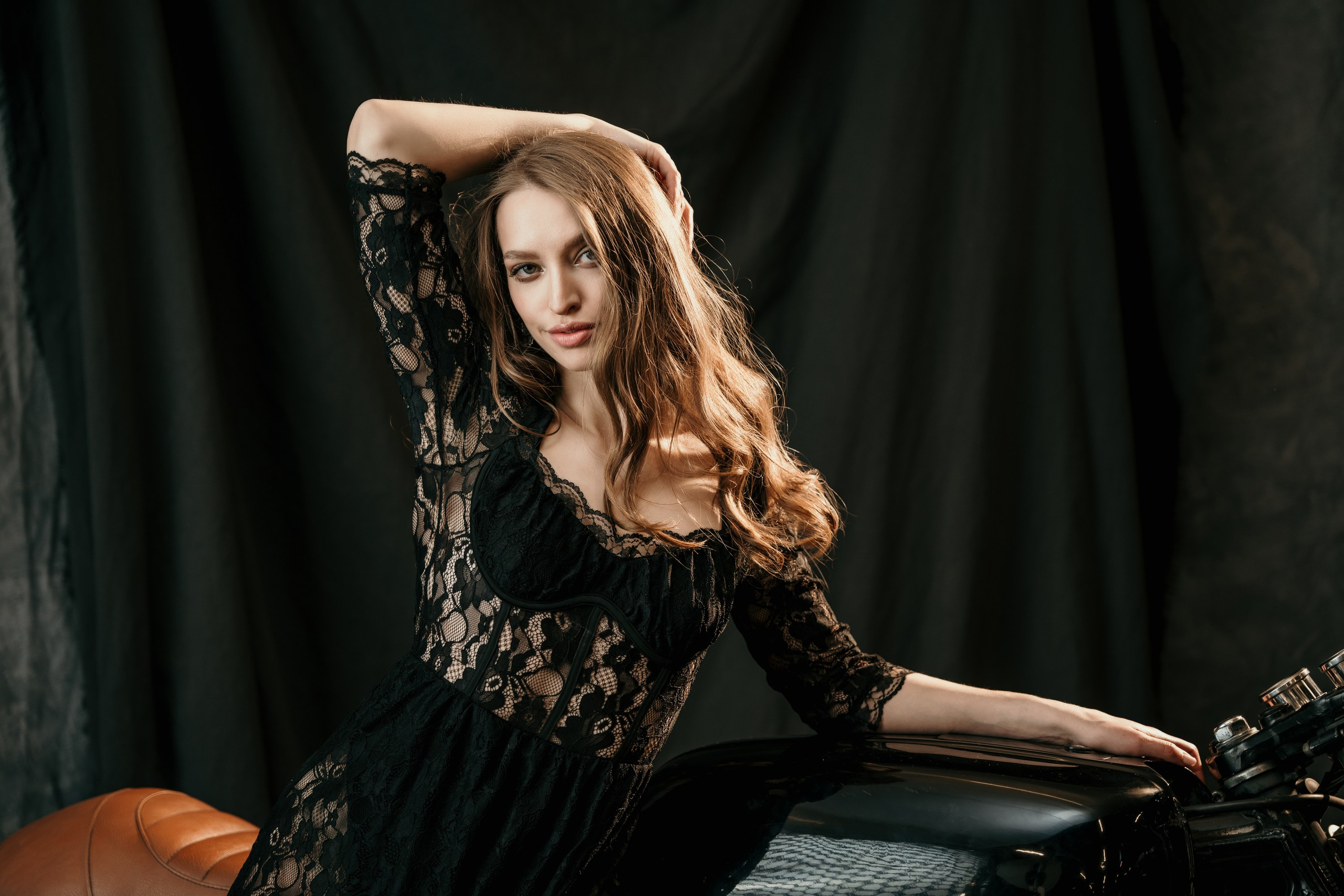 Девушки-байкеры — Фотосессия с мотоциклом в Питере. Свадебный, семейный, портретный, репортажный фотограф в Санкт-Петербурге