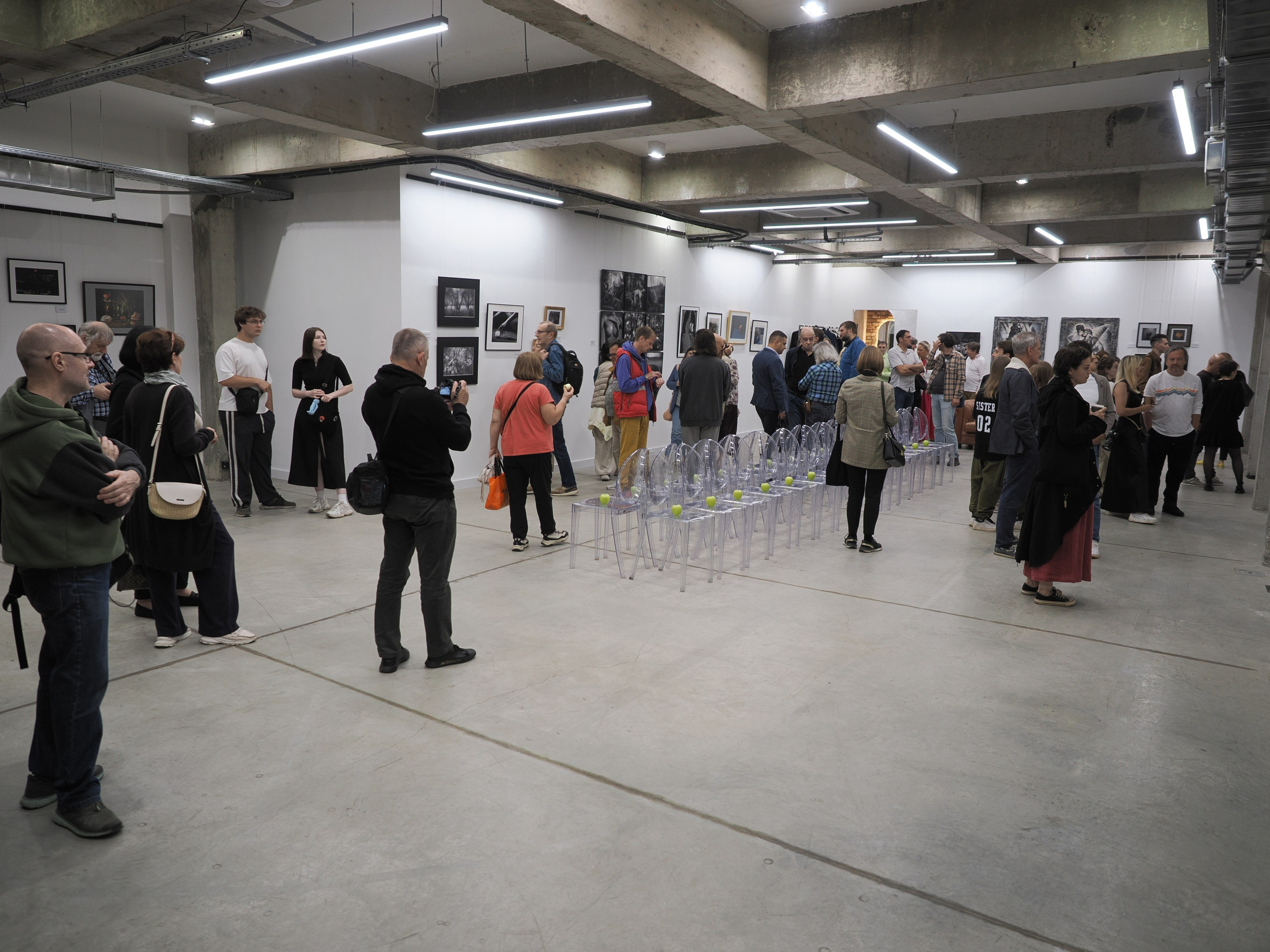 Фото ТОП Яблоко Галерея  современного искусства 13.20 