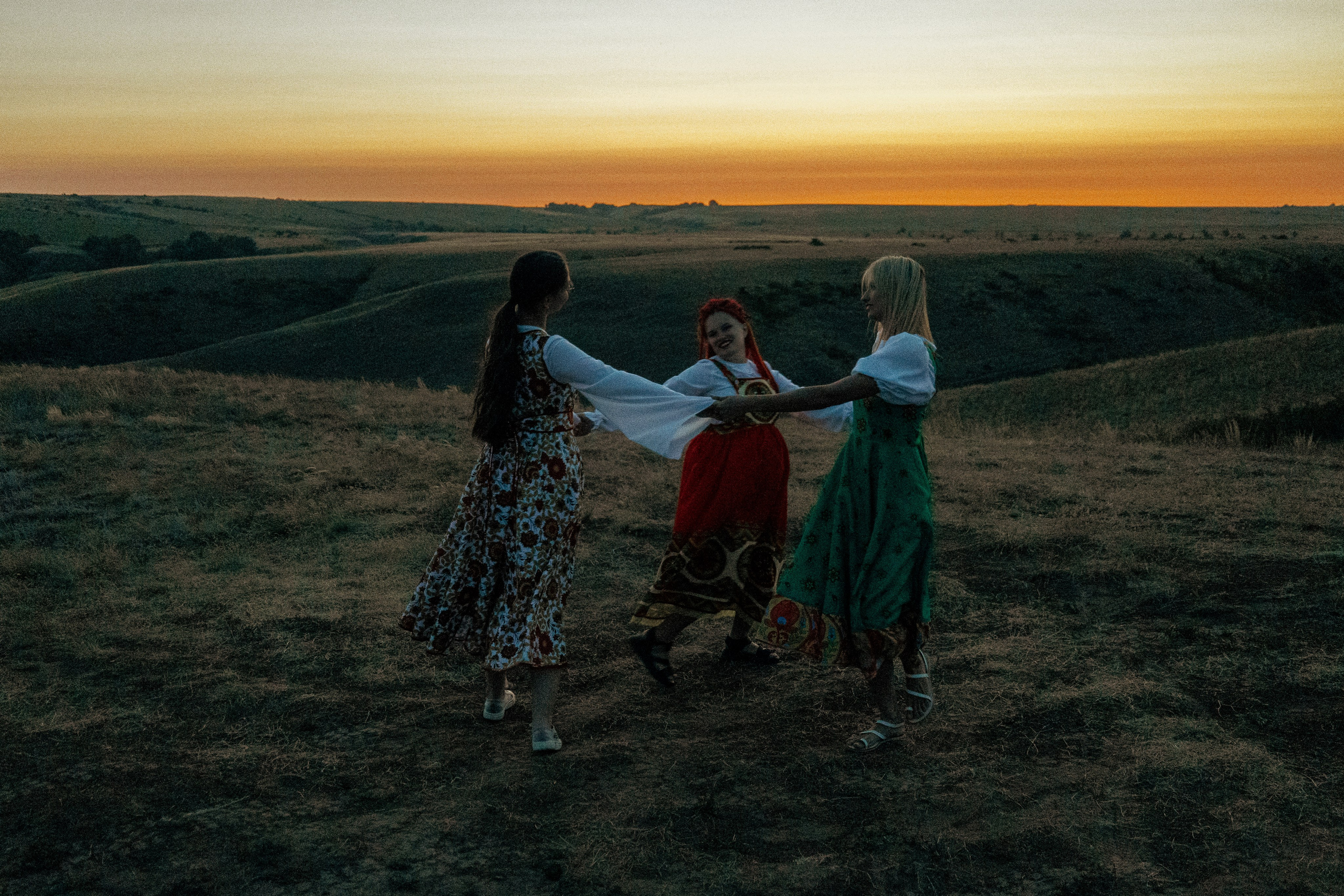 Фотосесиия сестёр в русском стиле на Александровском Грабене + беременность. Профессиональный фотограф в Санкт-Петербурге Александр Волосенцев